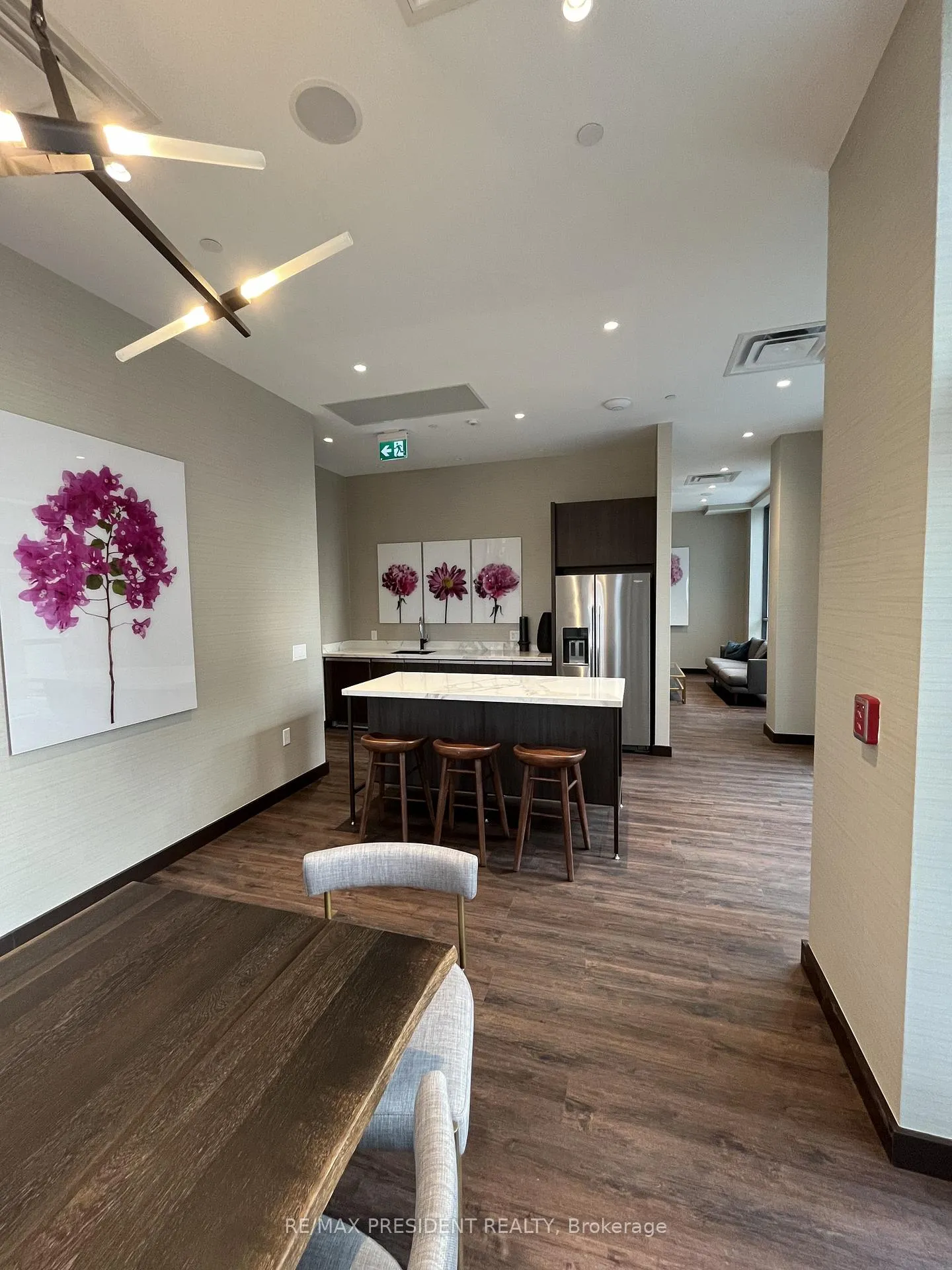Photo 8 of Unit 921, 60 Honeycrisp Crescent, Vaughan, Vaughan Corporate Centre — HOMEH