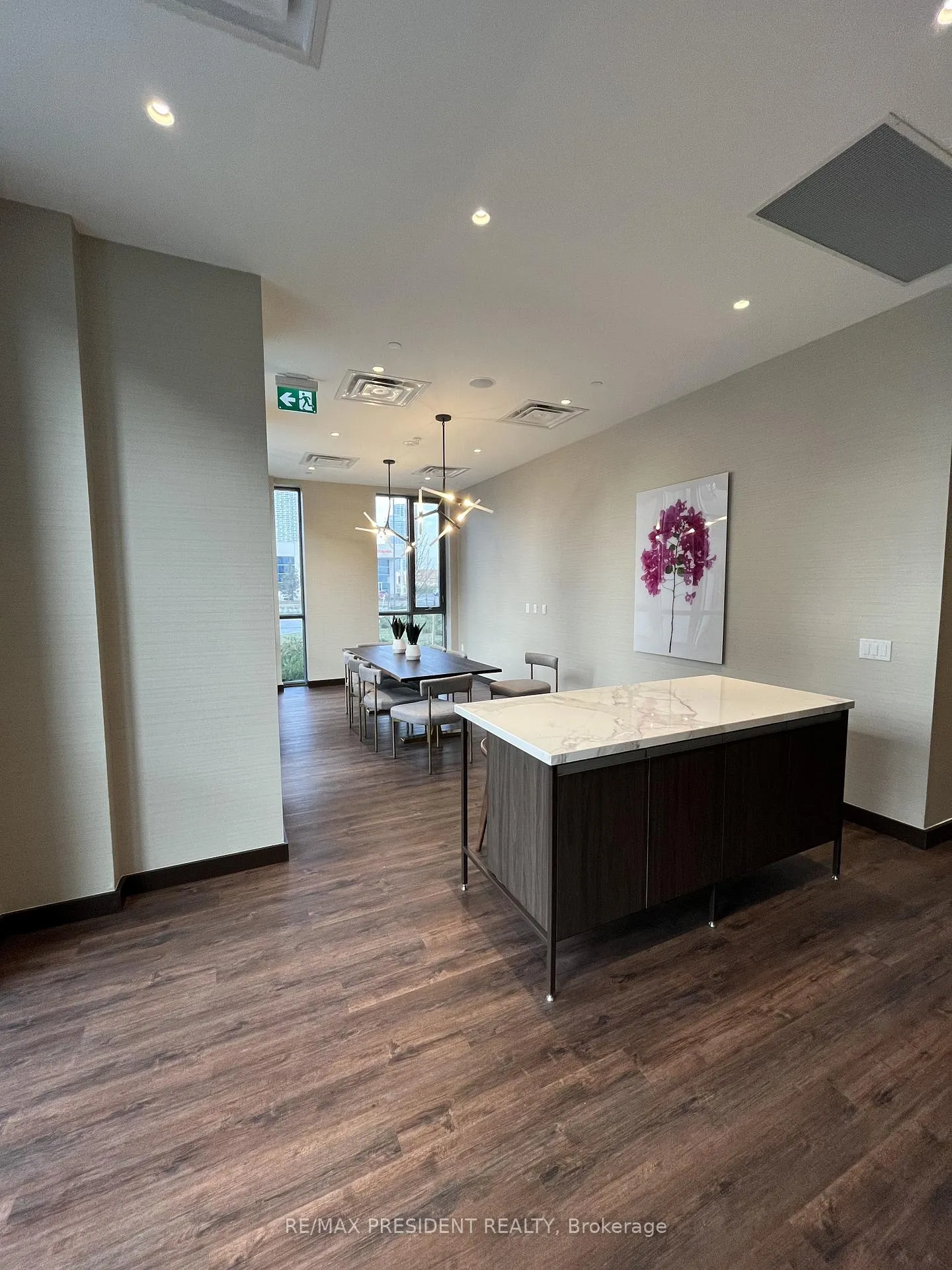 Photo 9 of Unit 921, 60 Honeycrisp Crescent, Vaughan, Vaughan Corporate Centre — HOMEH