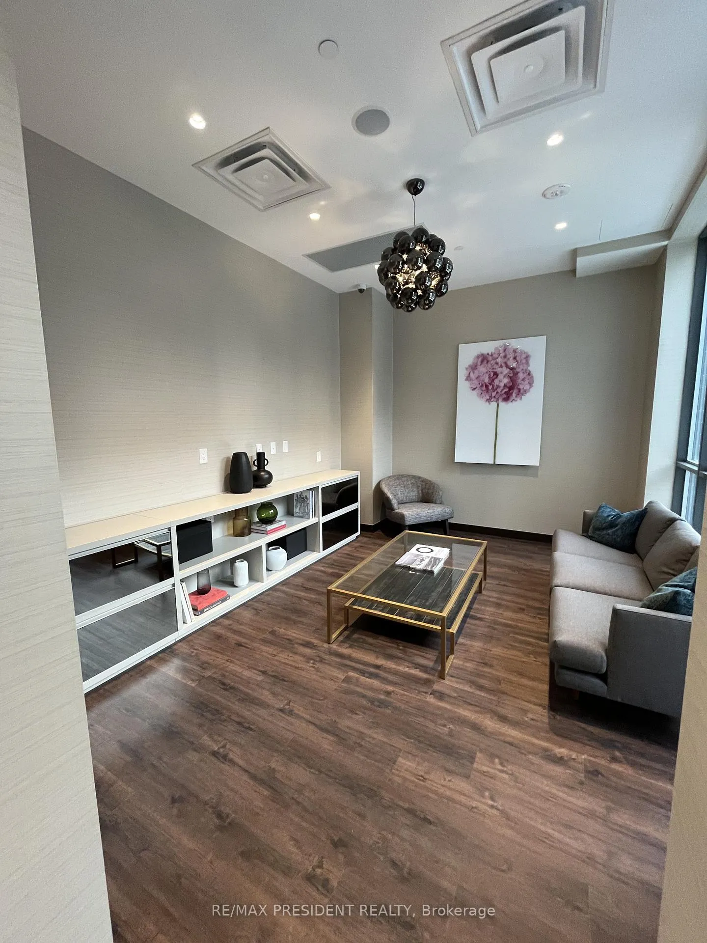 Photo 10 of Unit 921, 60 Honeycrisp Crescent, Vaughan, Vaughan Corporate Centre — HOMEH