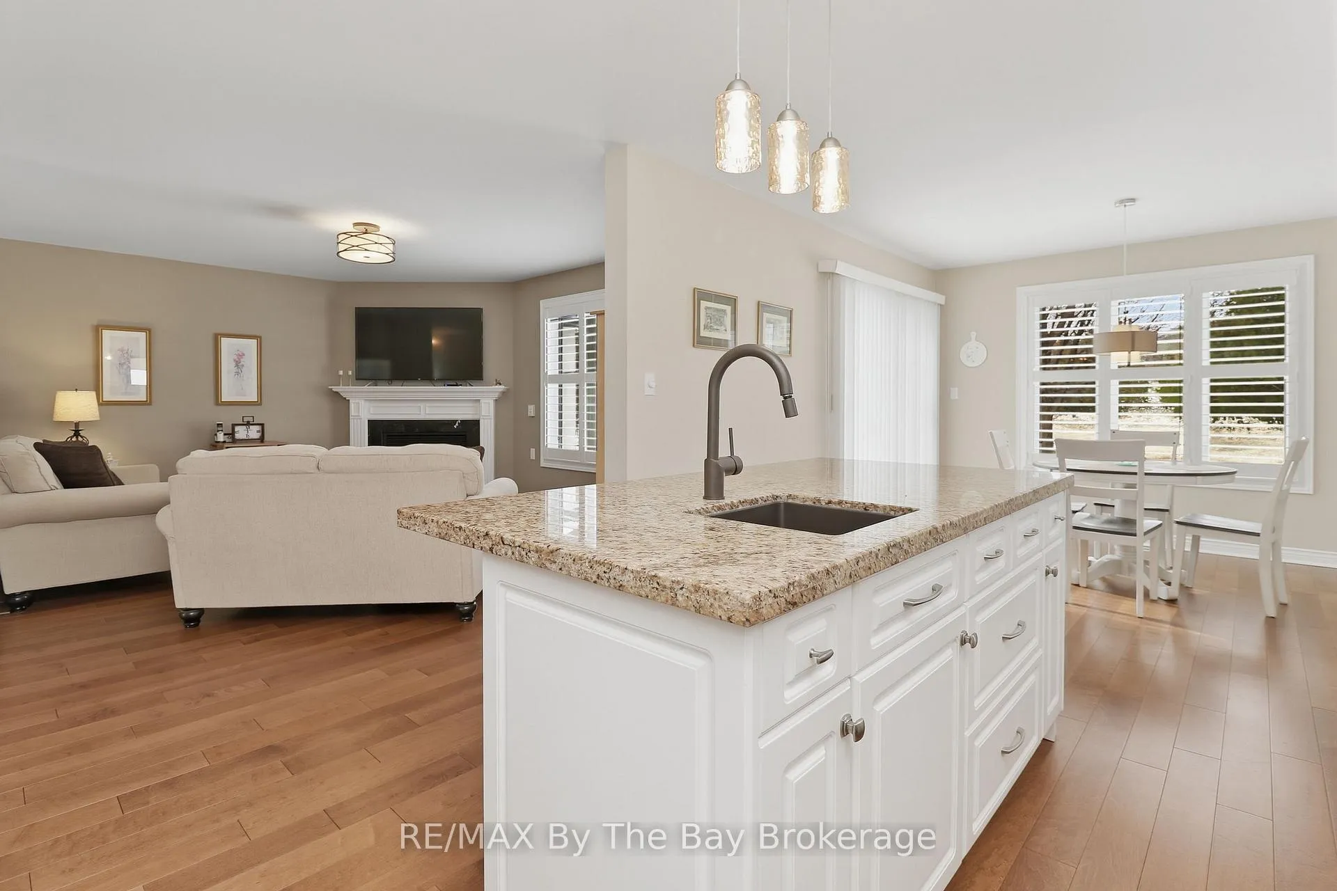Photo 3 of 22 Britton Court, Wasaga Beach — HOMEH