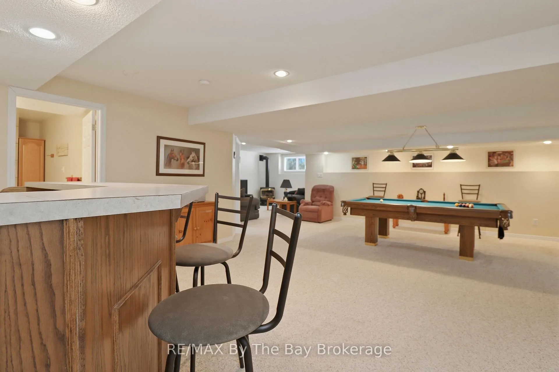 Photo 4 of 22 Britton Court, Wasaga Beach — HOMEH