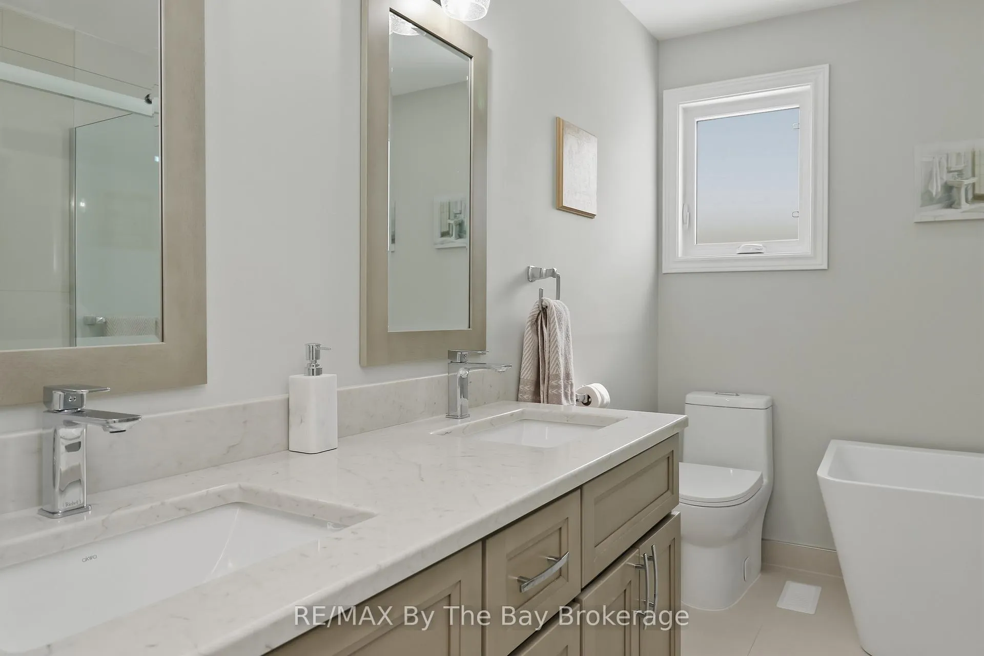 Photo 24 of 22 Britton Court, Wasaga Beach — HOMEH