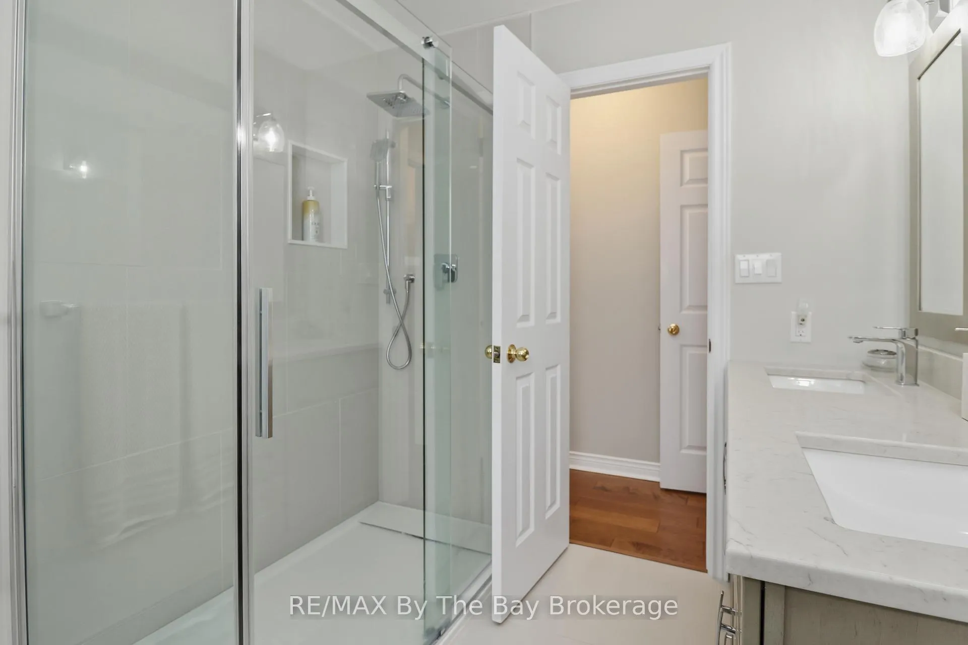 Photo 26 of 22 Britton Court, Wasaga Beach — HOMEH