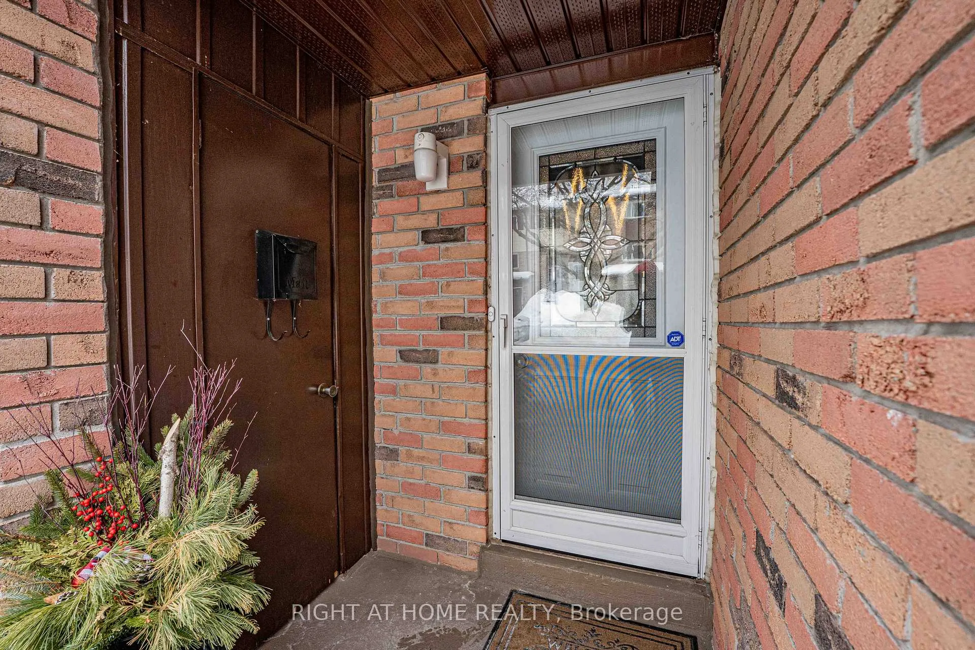 Photo 2 of Unit 37, 52 Adelaide Street, Barrie, Allandale — HOMEH