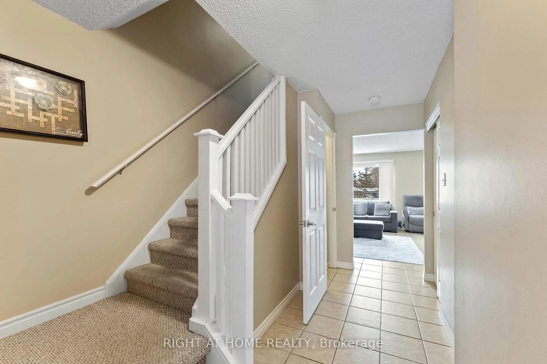 Photo 4 of Unit 37, 52 Adelaide Street, Barrie, Allandale — HOMEH