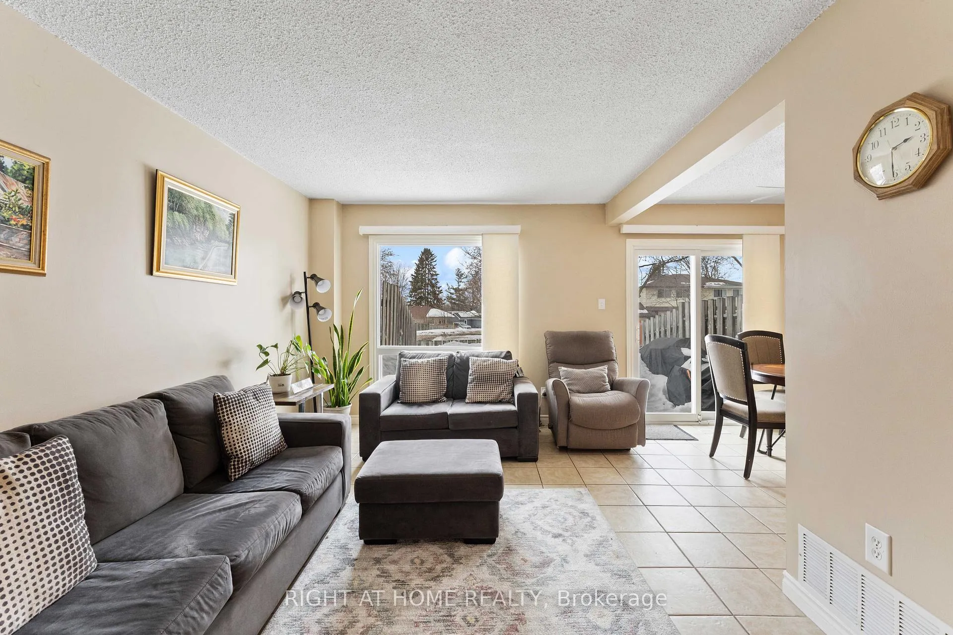 Photo 5 of Unit 37, 52 Adelaide Street, Barrie, Allandale — HOMEH