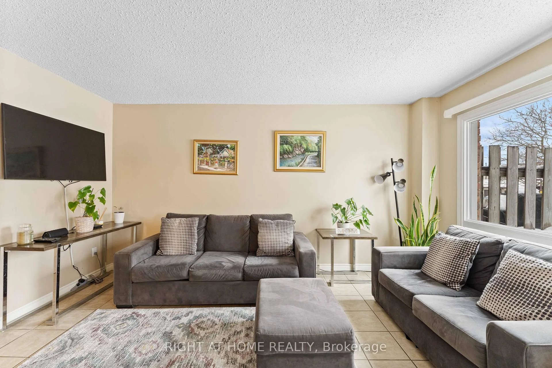 Photo 7 of Unit 37, 52 Adelaide Street, Barrie, Allandale — HOMEH
