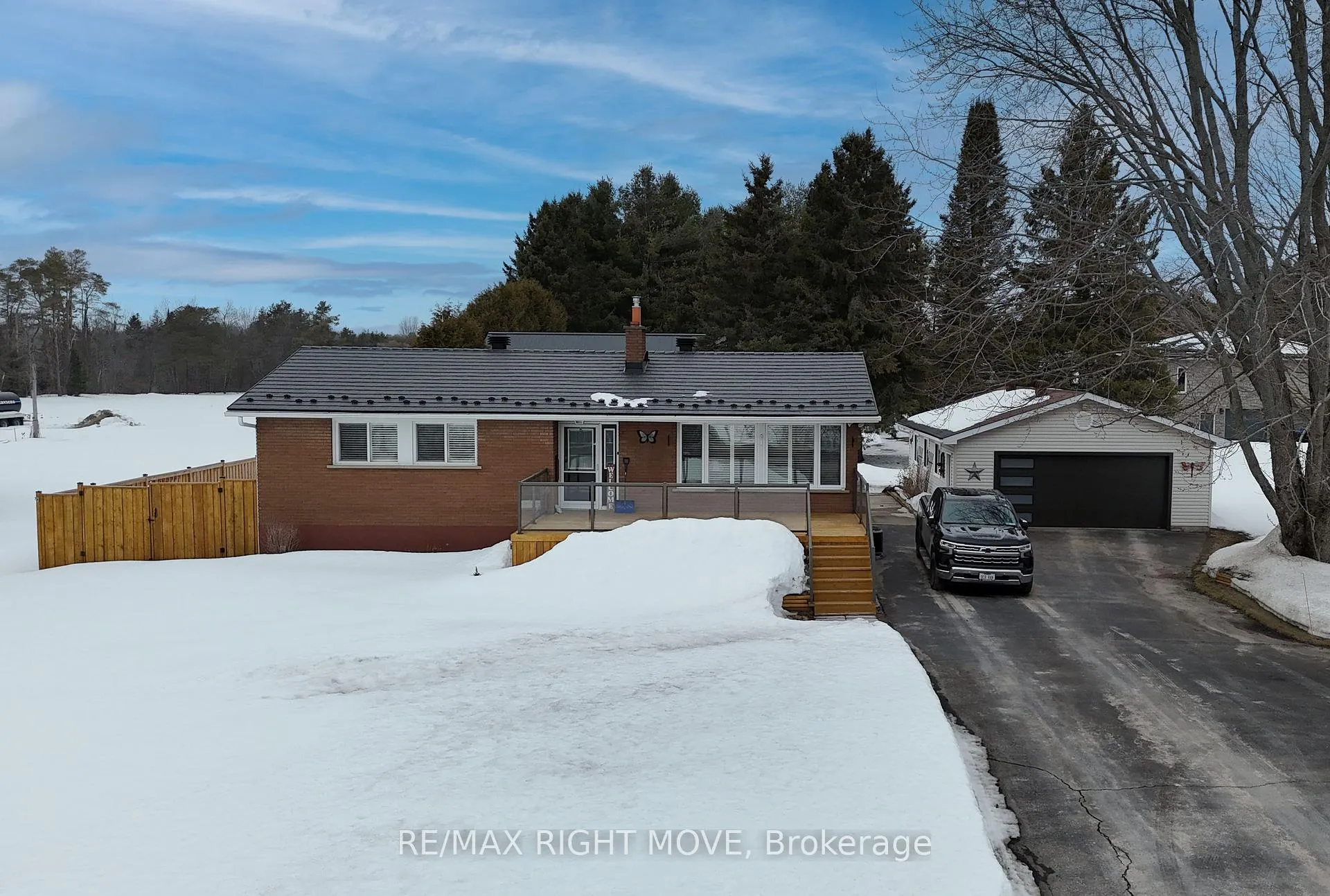 Photo 2 of 116 Mill Street E, Springwater, Hillsdale — HOMEH