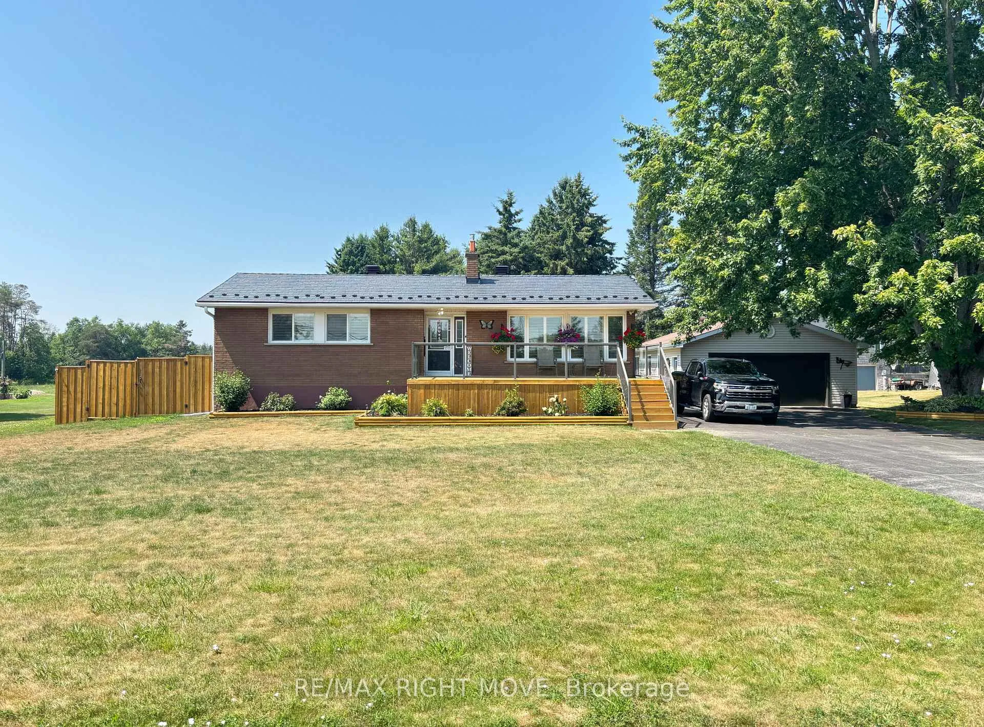 Photo 3 of 116 Mill Street E, Springwater, Hillsdale — HOMEH