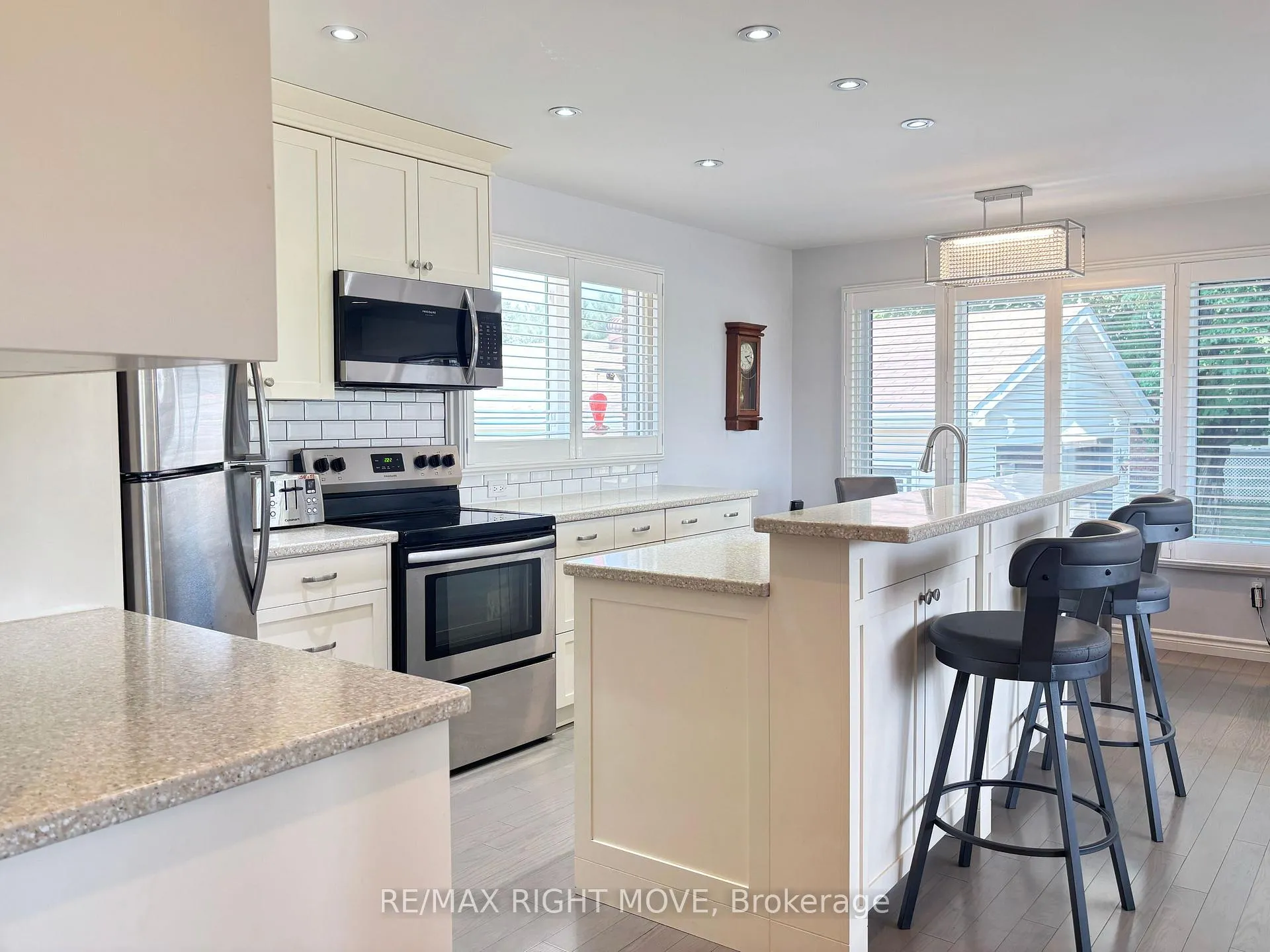 Photo 5 of 116 Mill Street E, Springwater, Hillsdale — HOMEH
