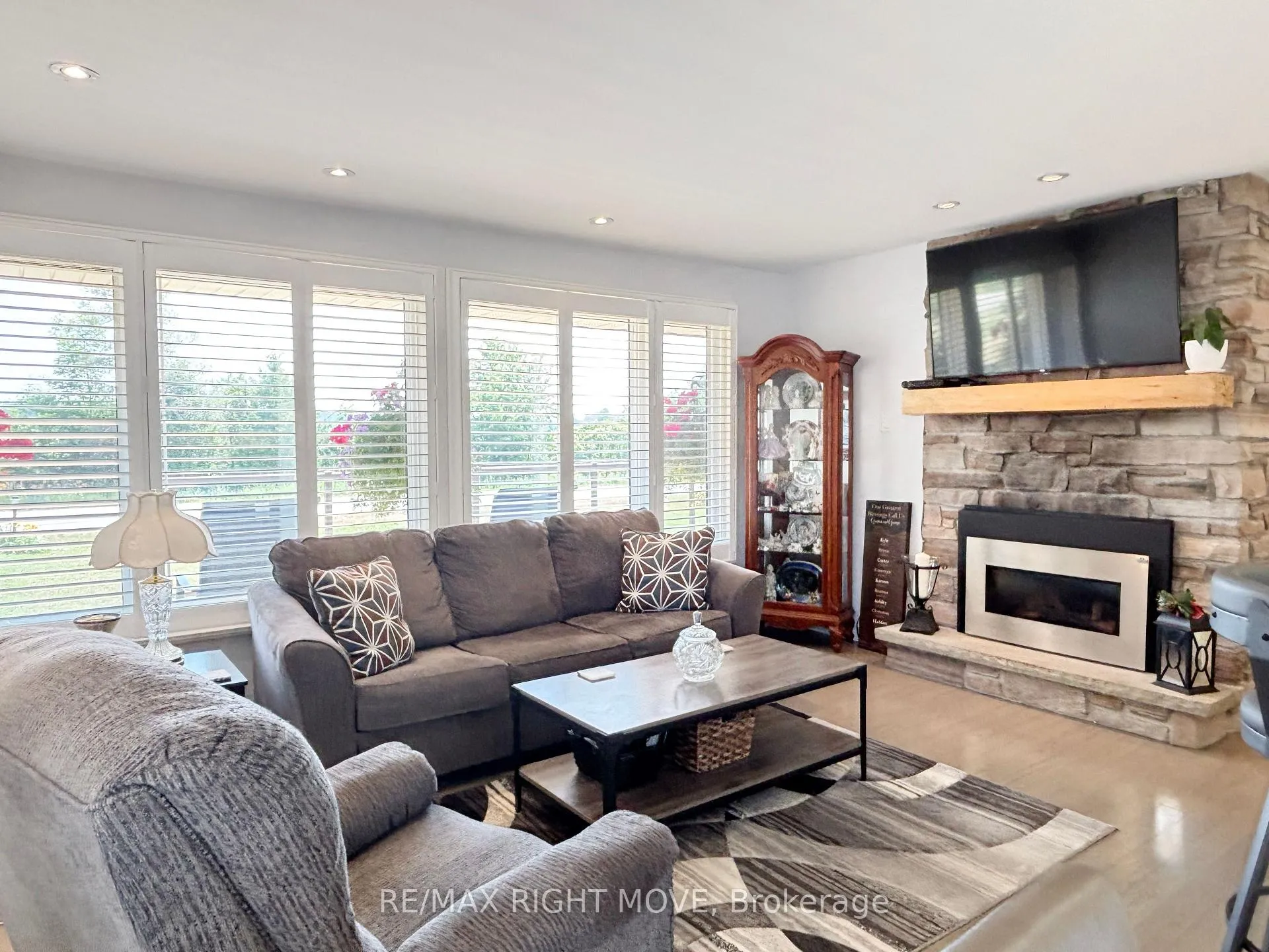 Photo 8 of 116 Mill Street E, Springwater, Hillsdale — HOMEH
