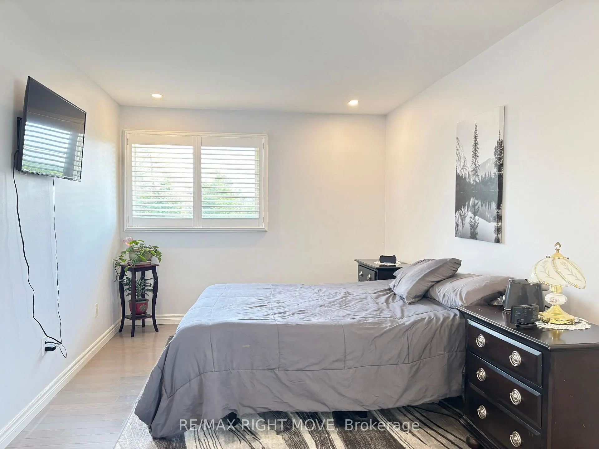 Photo 9 of 116 Mill Street E, Springwater, Hillsdale — HOMEH