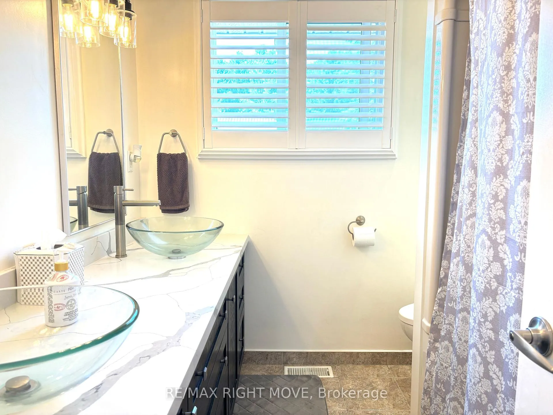 Photo 13 of 116 Mill Street E, Springwater, Hillsdale — HOMEH