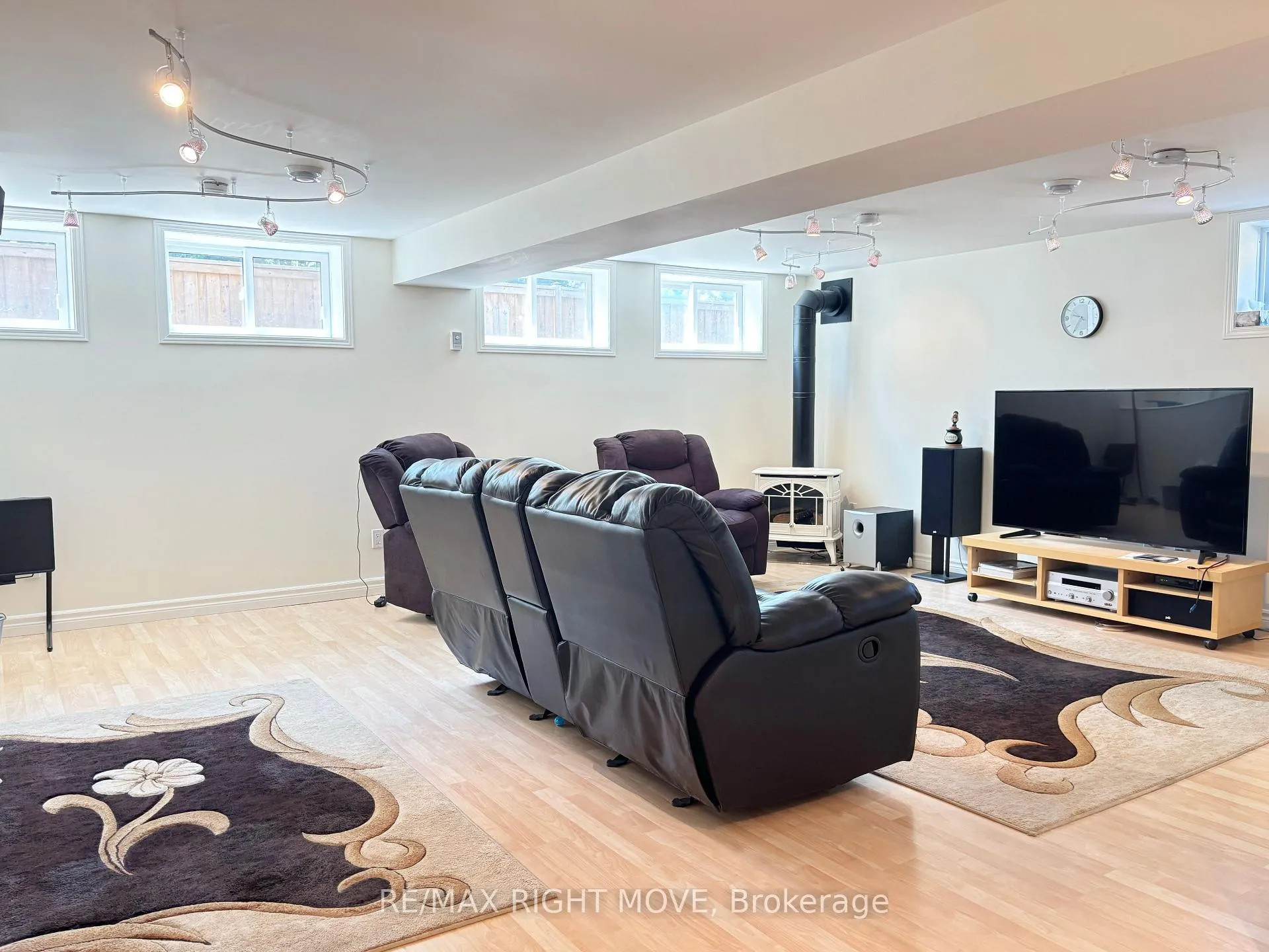 Photo 14 of 116 Mill Street E, Springwater, Hillsdale — HOMEH