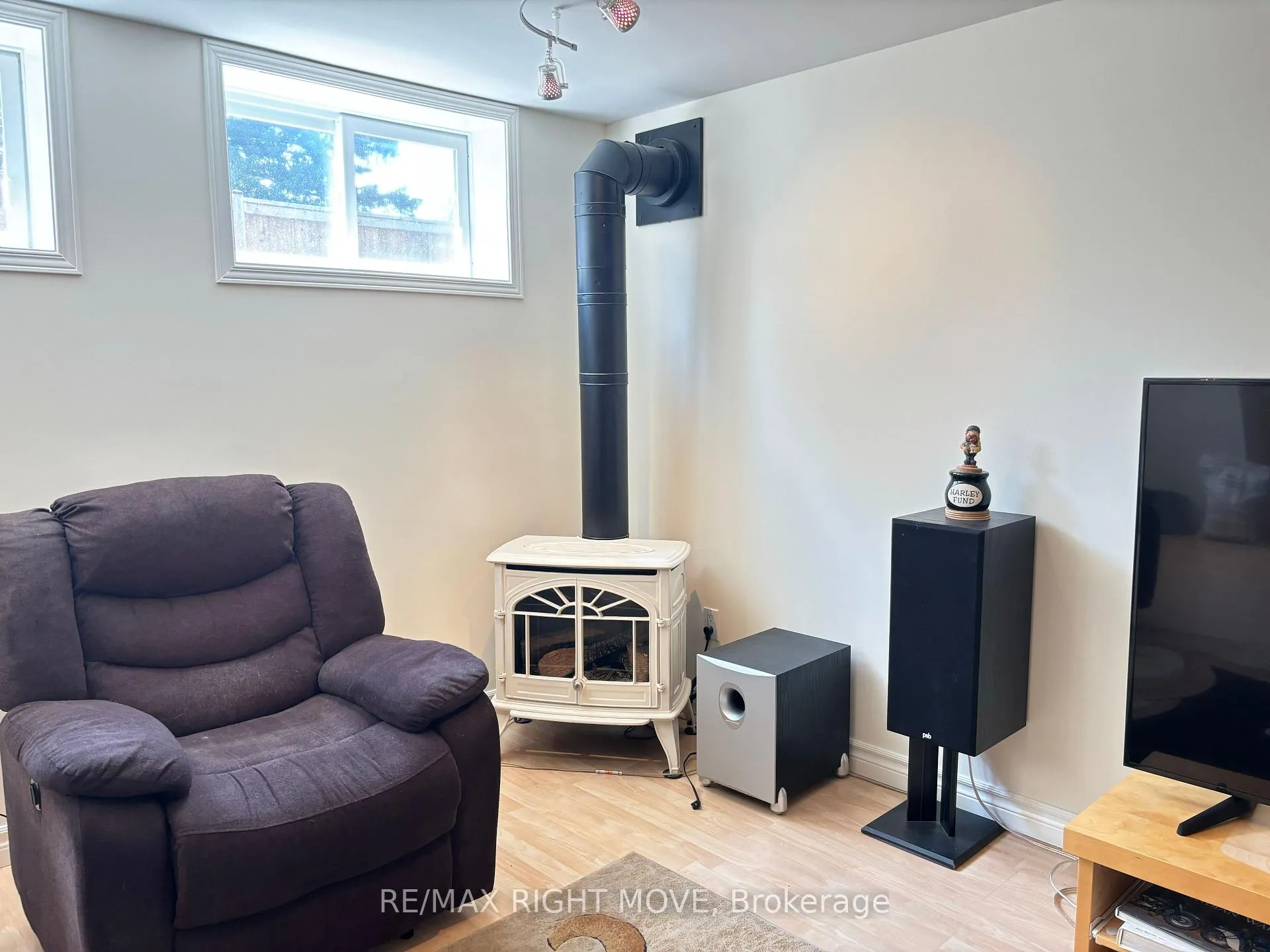 Photo 15 of 116 Mill Street E, Springwater, Hillsdale — HOMEH