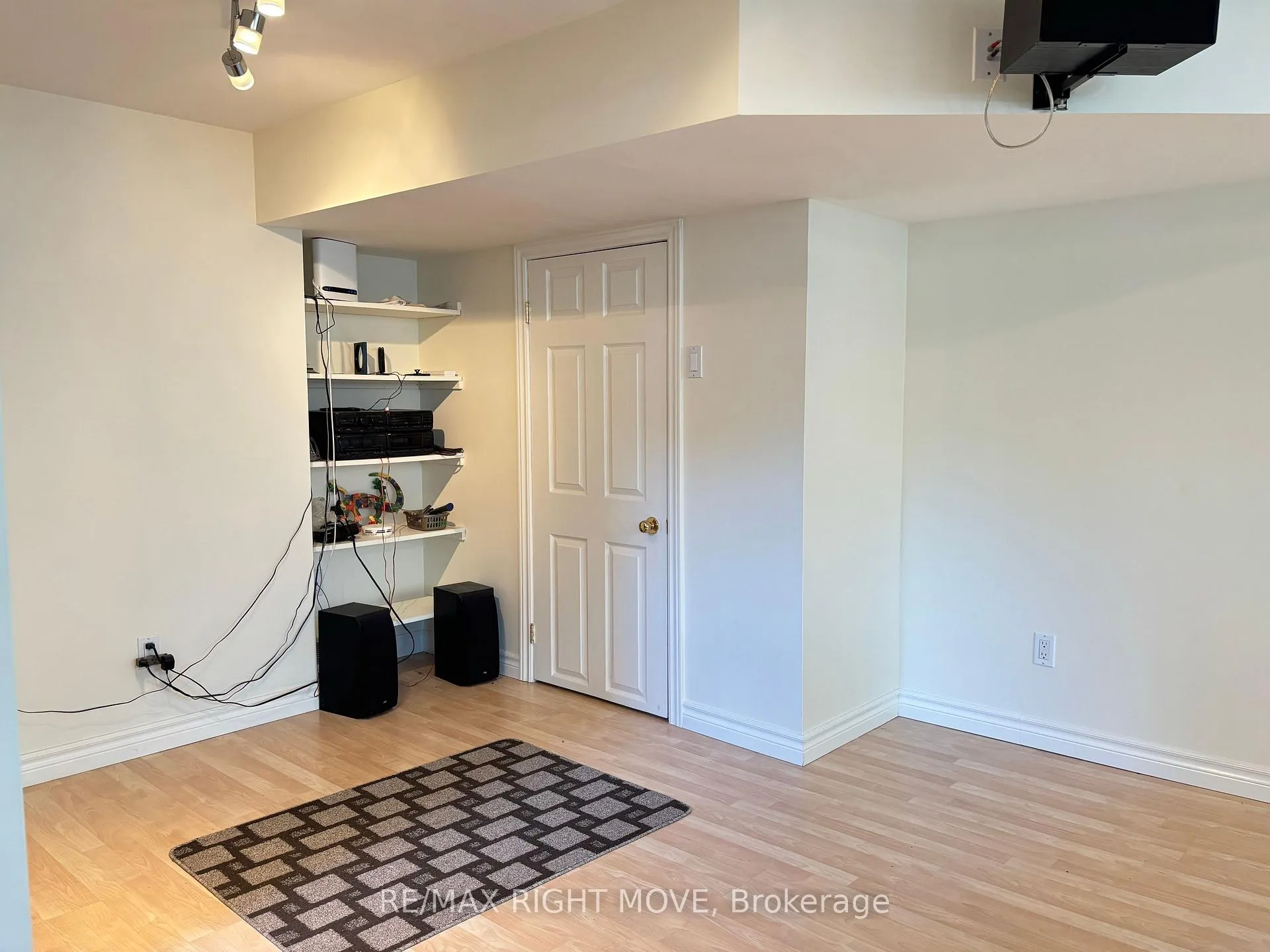 Photo 16 of 116 Mill Street E, Springwater, Hillsdale — HOMEH