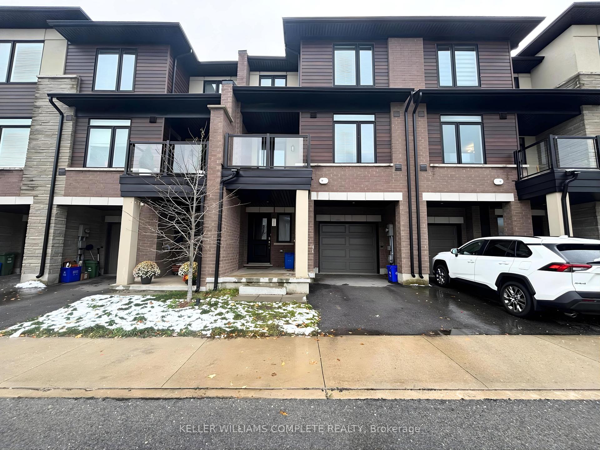 Front of Unit 100, 590 North Service Road