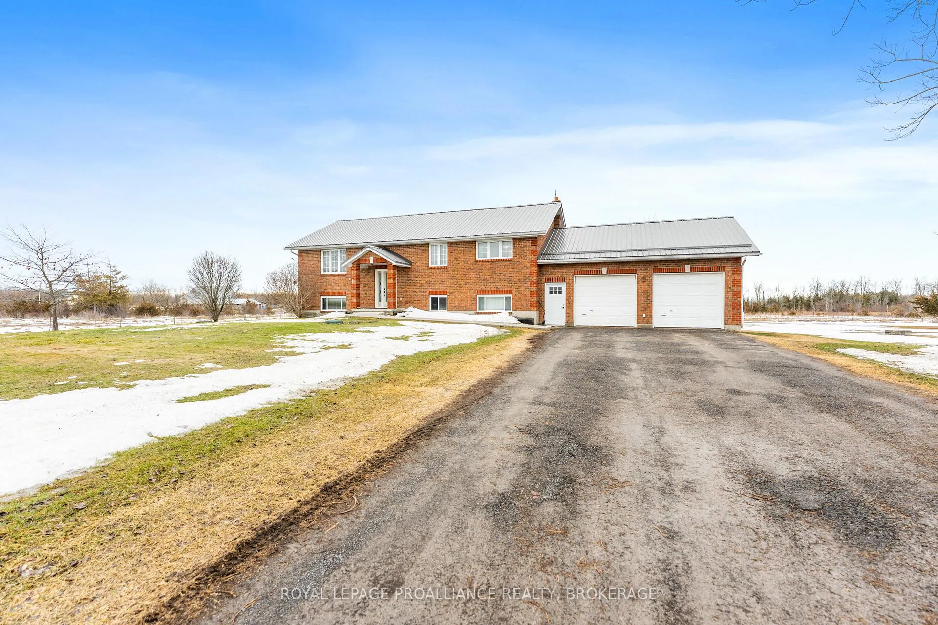 Photo 2 of 682 Caton Road, Loyalist, Lennox and Addington - South — HOMEH