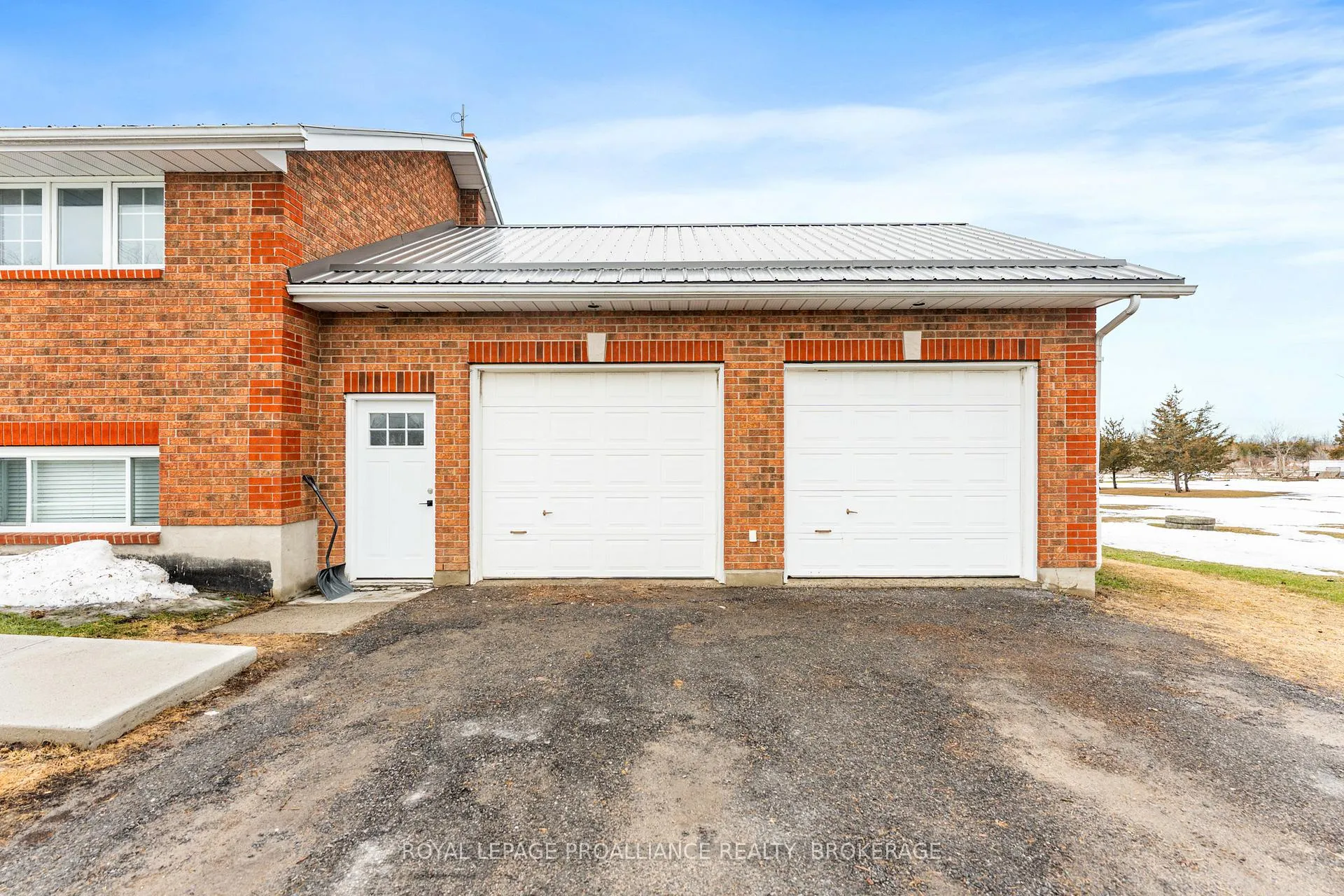 Photo 3 of 682 Caton Road, Loyalist, Lennox and Addington - South — HOMEH