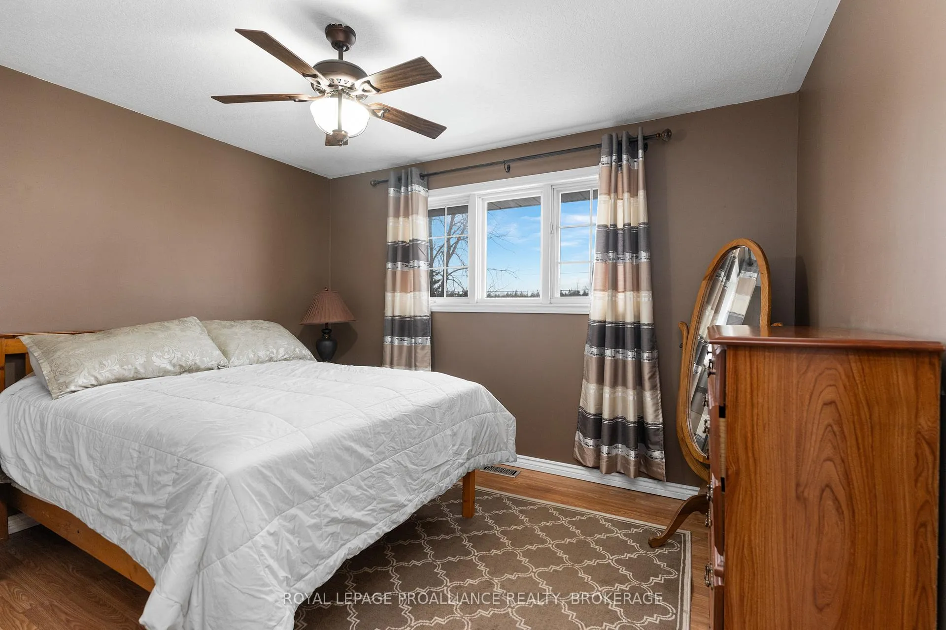 Photo 21 of 682 Caton Road, Loyalist, Lennox and Addington - South — HOMEH