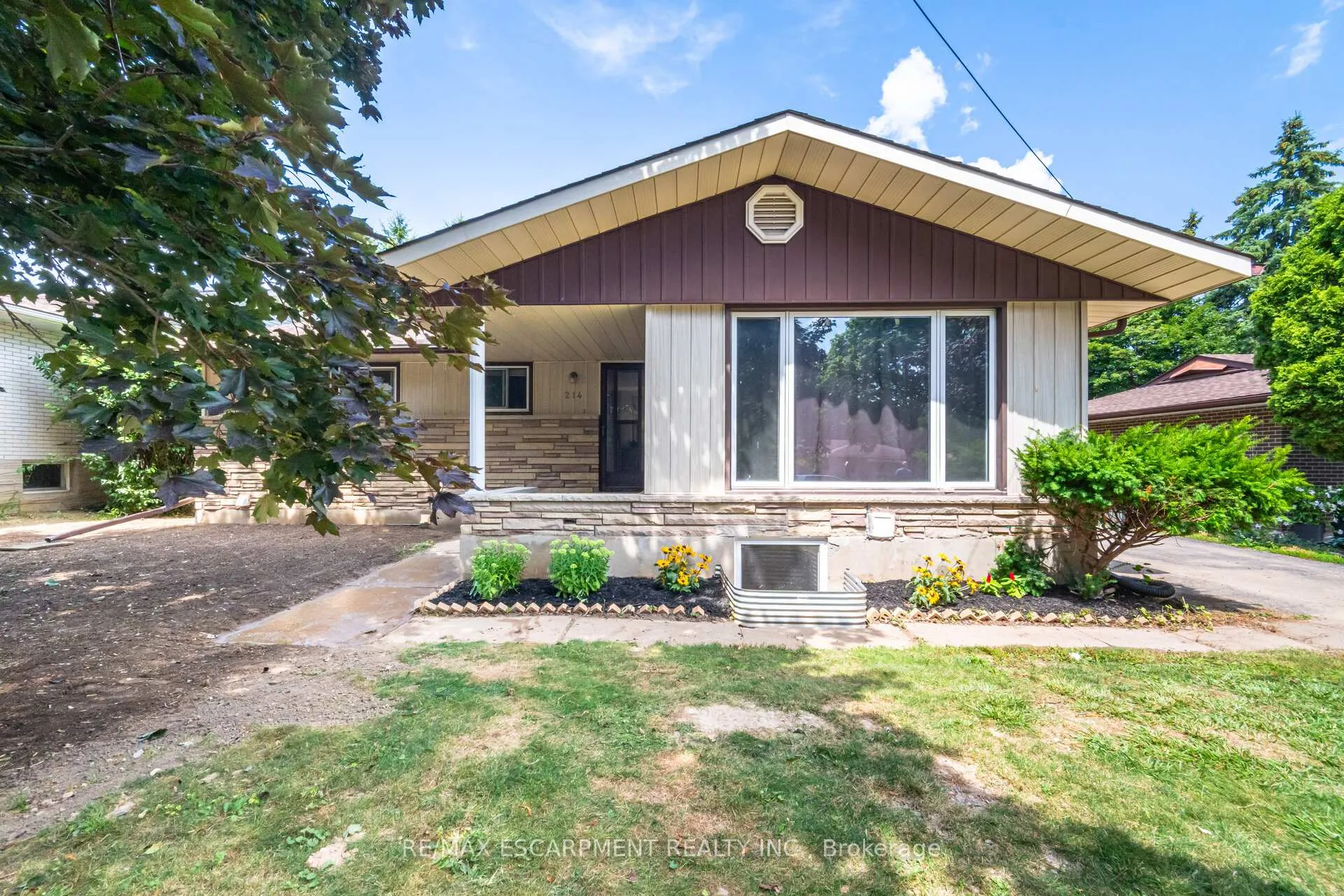 Photo 2 of Unit Upper, 214 Forest Hill Drive, Kitchener — HOMEH