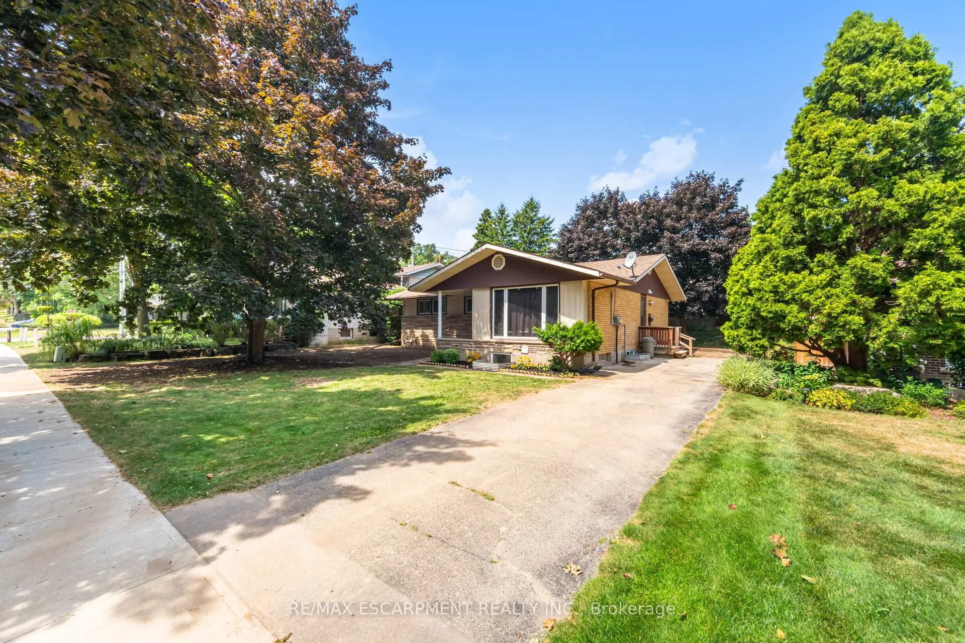 Photo 3 of Unit Upper, 214 Forest Hill Drive, Kitchener — HOMEH