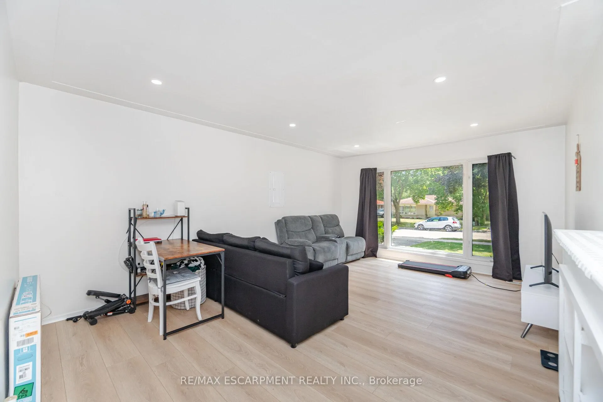 Photo 6 of Unit Upper, 214 Forest Hill Drive, Kitchener — HOMEH