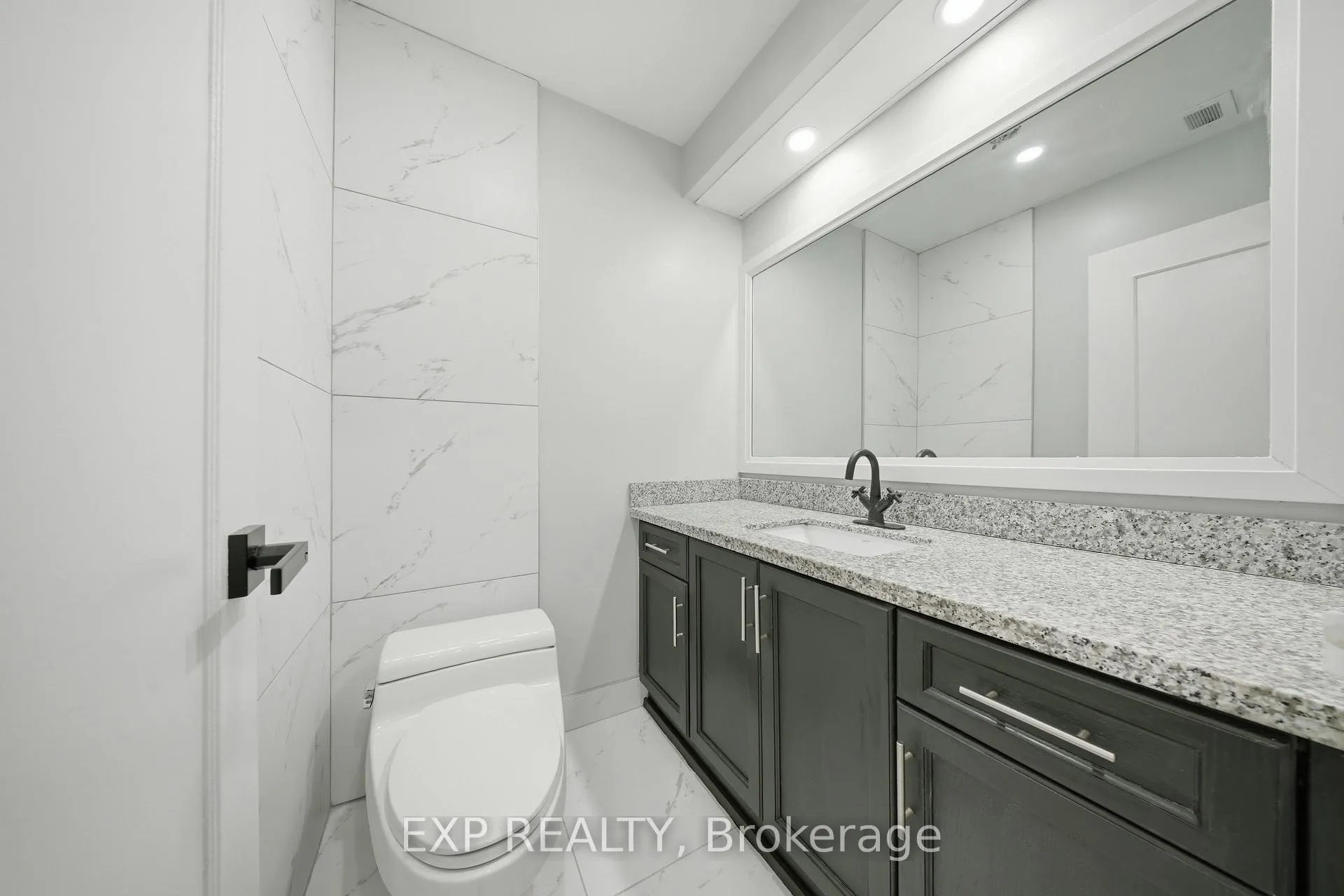 Photo 10 of Unit PH3, 222 Jackson Street, Hamilton, Durand — HOMEH