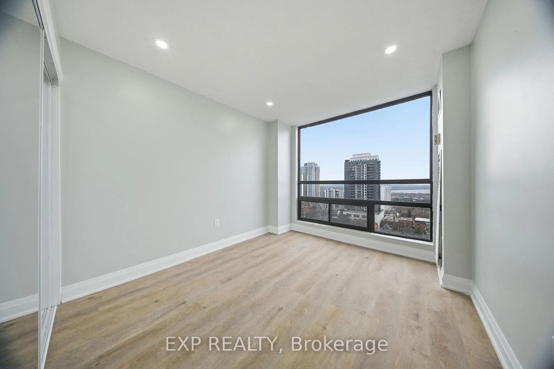 Photo 24 of Unit PH3, 222 Jackson Street, Hamilton, Durand — HOMEH