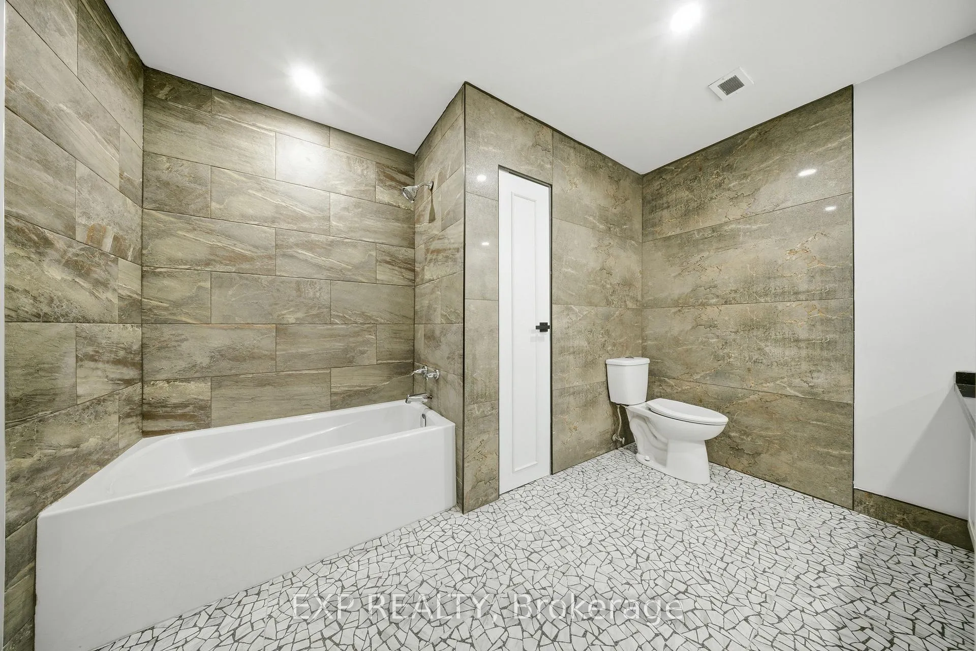 Photo 25 of Unit PH3, 222 Jackson Street, Hamilton, Durand — HOMEH