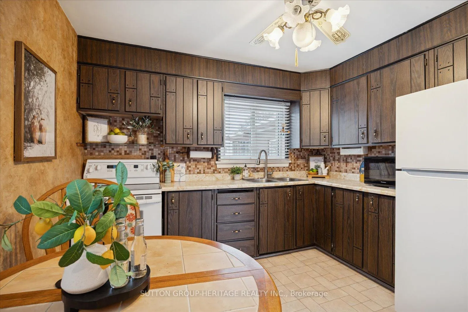 Photo 8 of 2592 Trulls Road, Clarington, Courtice — HOMEH