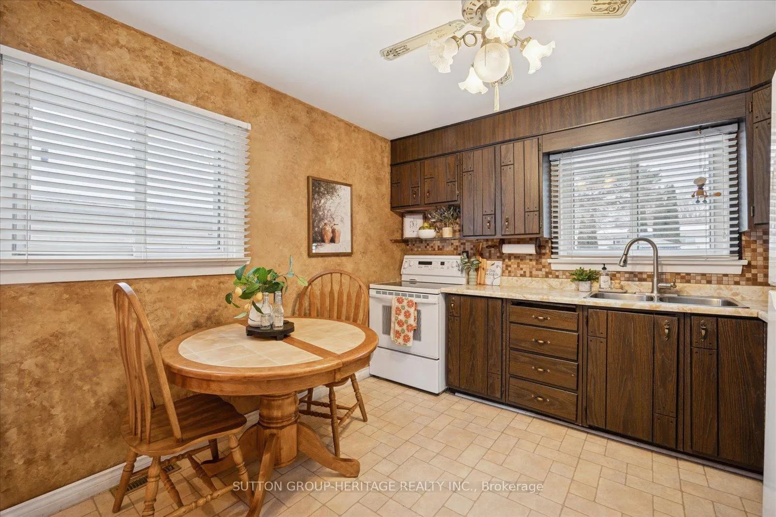 Photo 10 of 2592 Trulls Road, Clarington, Courtice — HOMEH