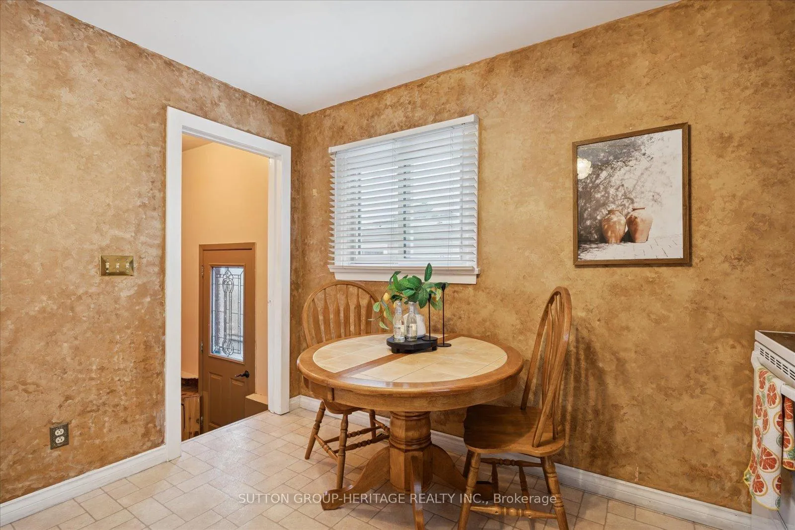 Photo 11 of 2592 Trulls Road, Clarington, Courtice — HOMEH