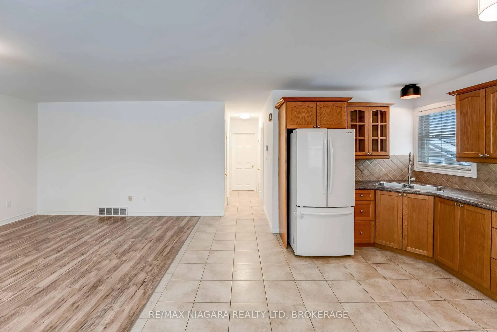 Photo 4 of 5 St Peter Street, St. Catharines, Burleigh Hill — HOMEH