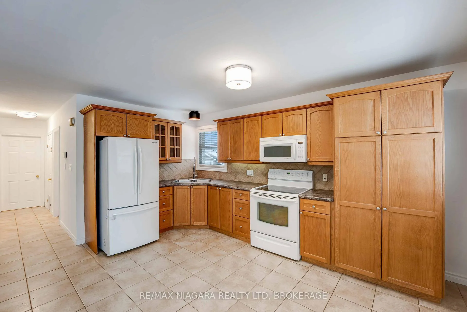 Photo 5 of 5 St Peter Street, St. Catharines, Burleigh Hill — HOMEH