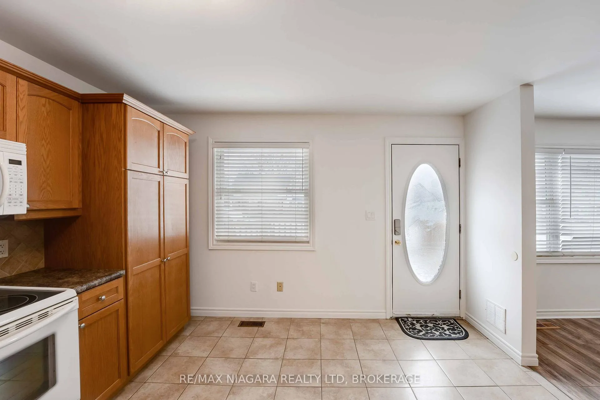 Photo 10 of 5 St Peter Street, St. Catharines, Burleigh Hill — HOMEH