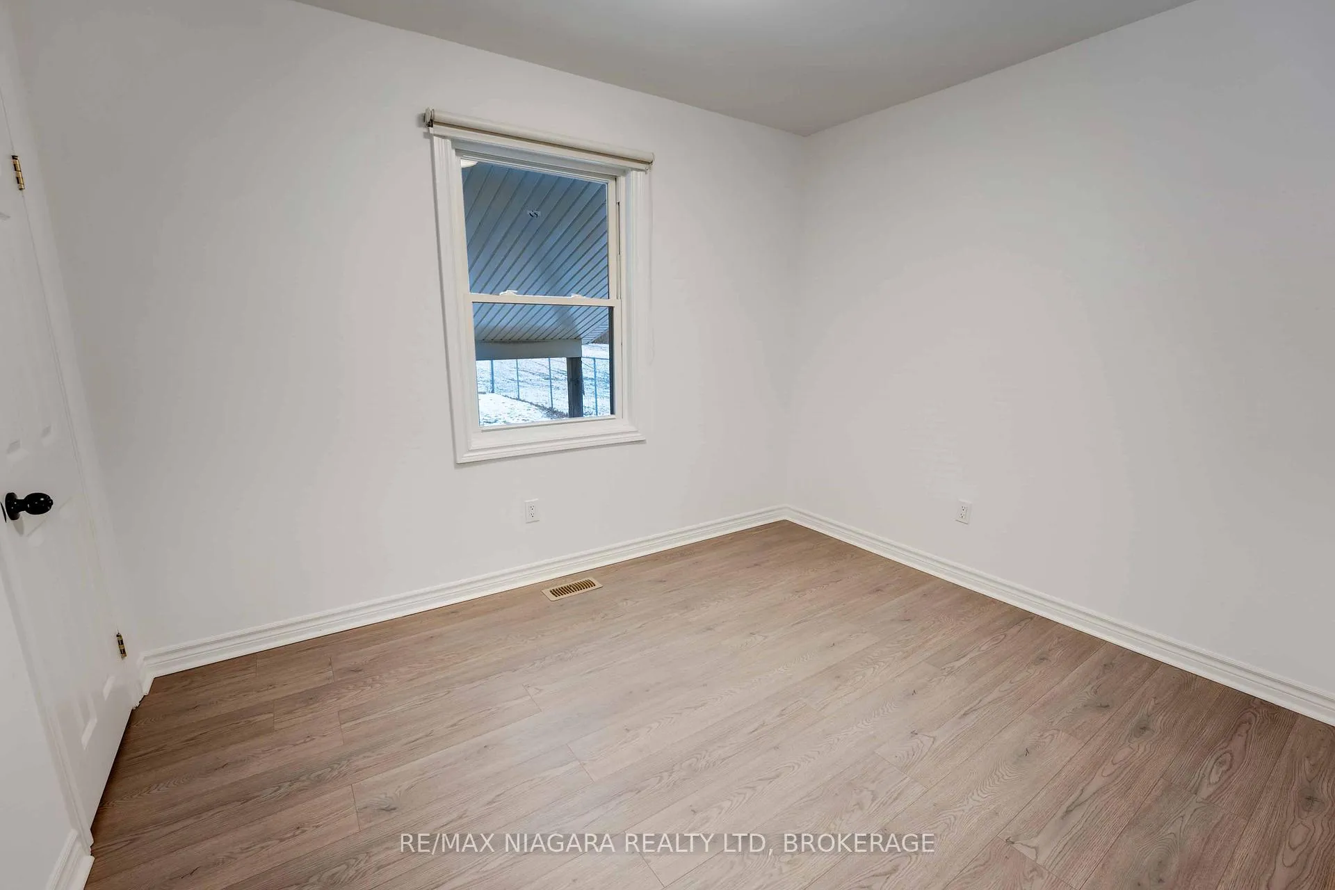 Photo 12 of 5 St Peter Street, St. Catharines, Burleigh Hill — HOMEH
