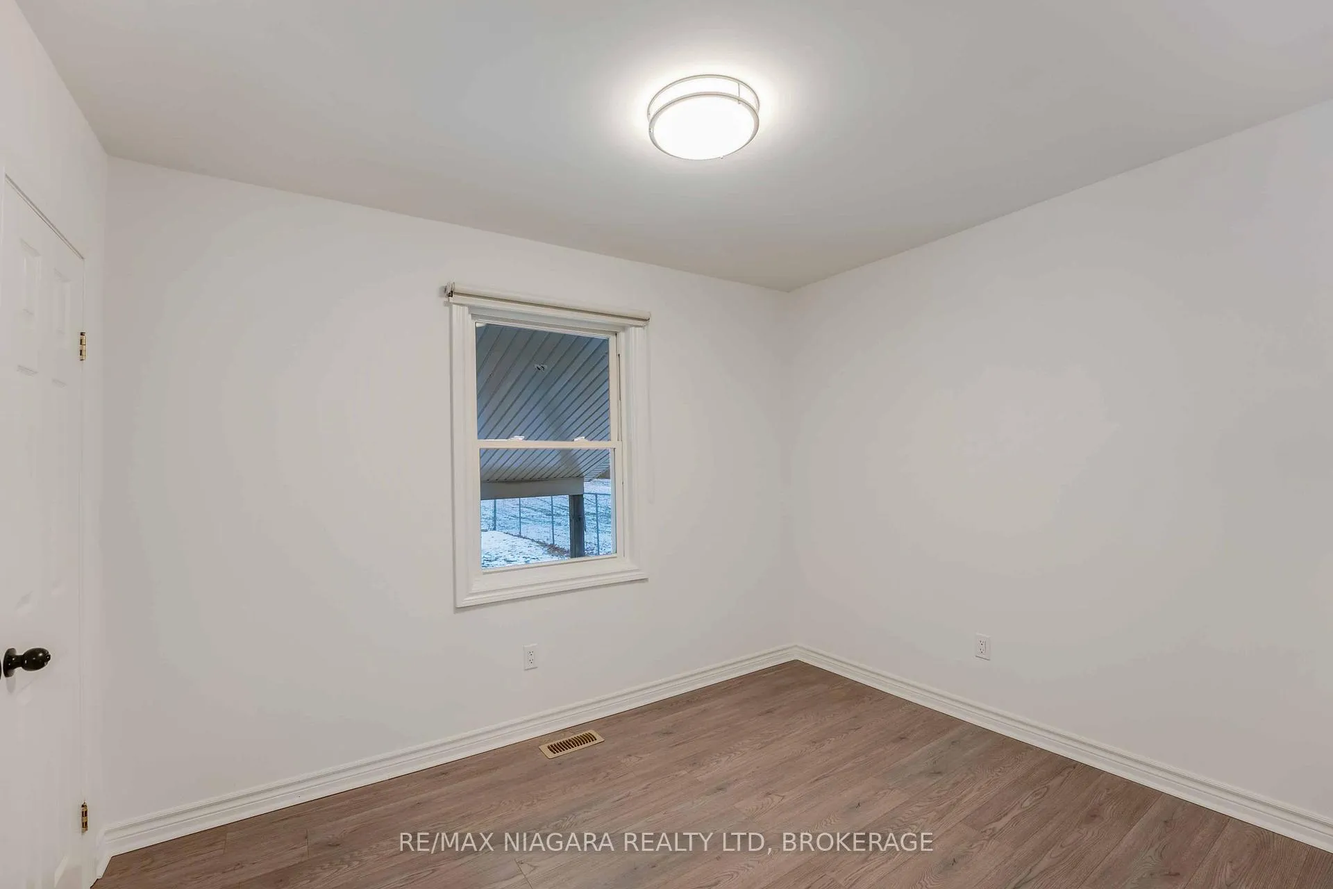 Photo 13 of 5 St Peter Street, St. Catharines, Burleigh Hill — HOMEH
