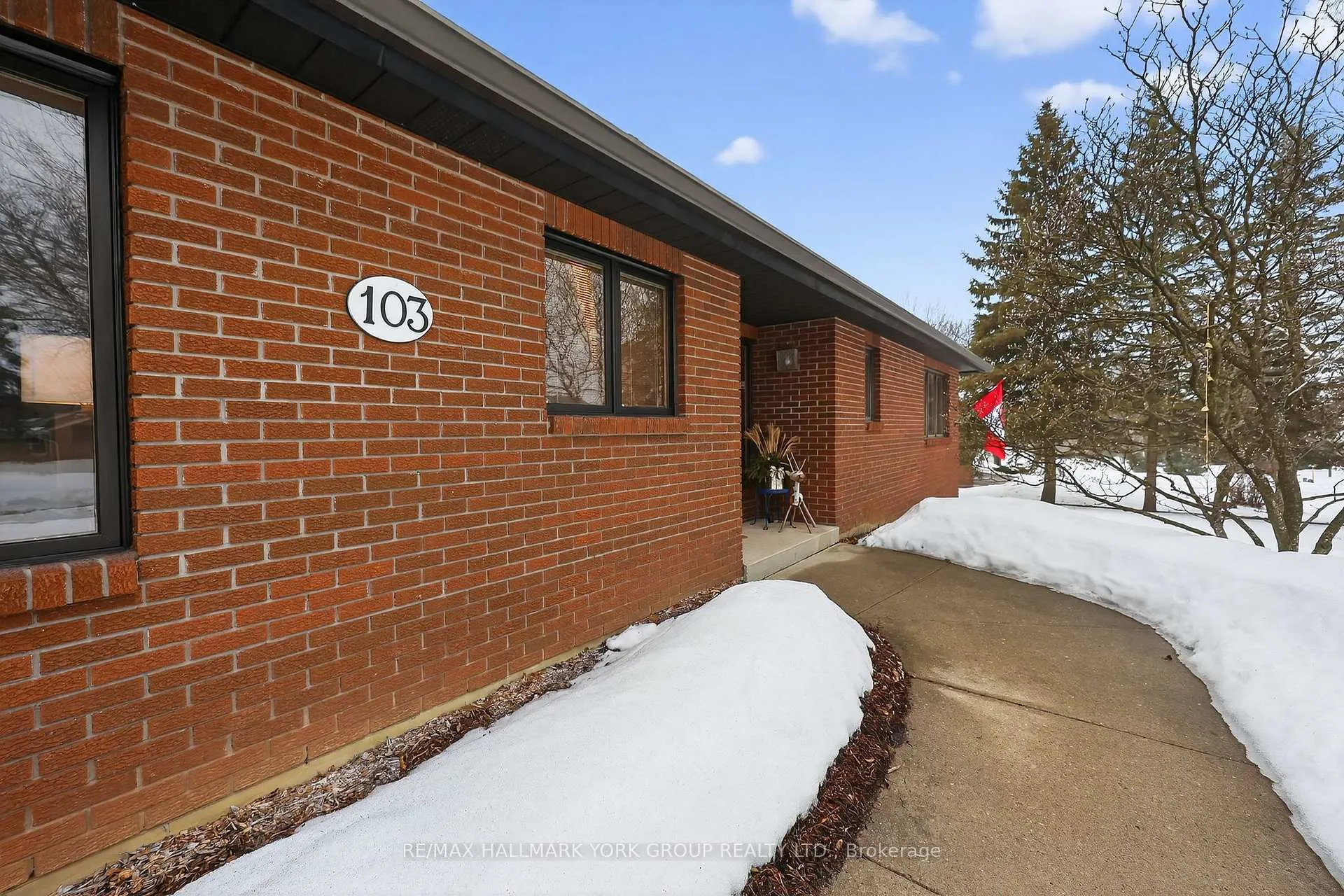 Photo 2 of 103 Curtis Crescent, King, King City — HOMEH