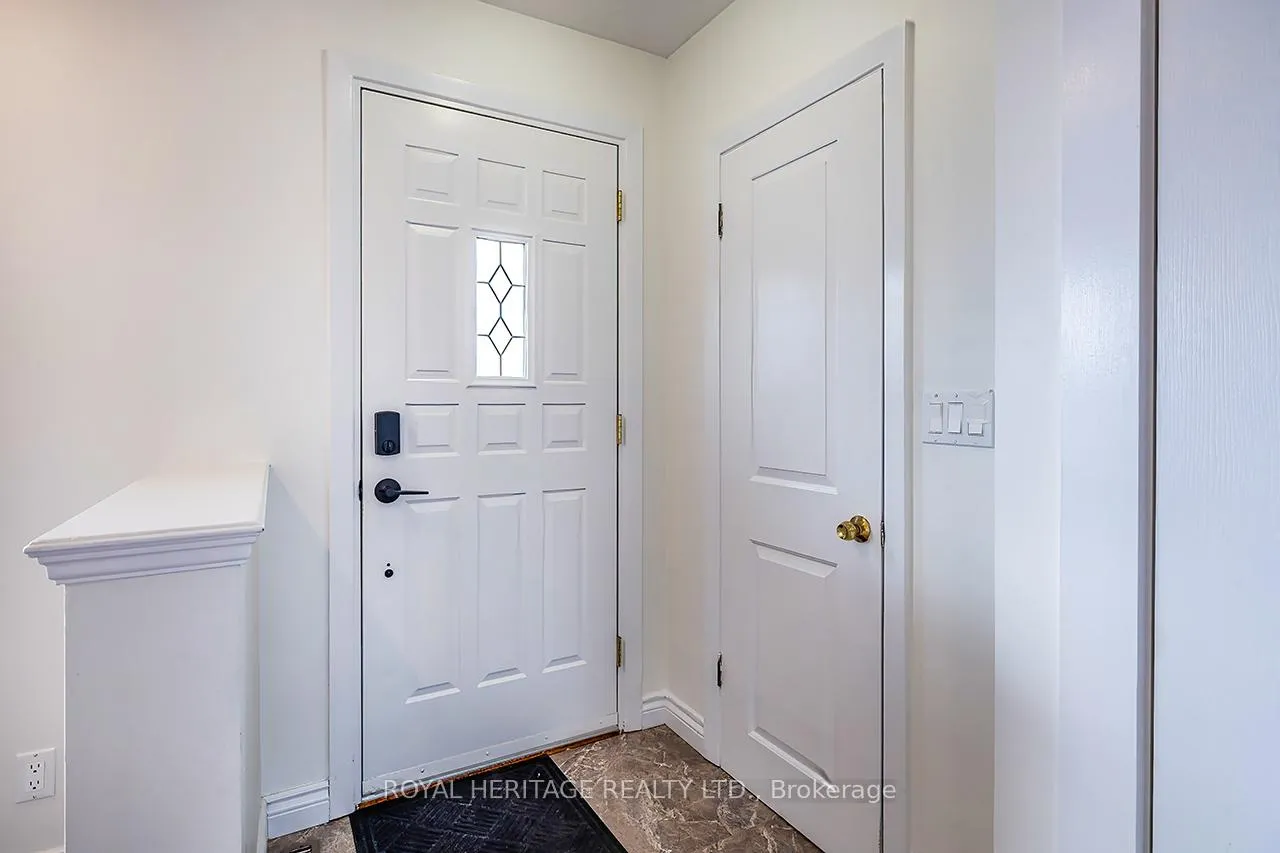 Photo 5 of 569 Gibbons Street, Oshawa, McLaughlin — HOMEH