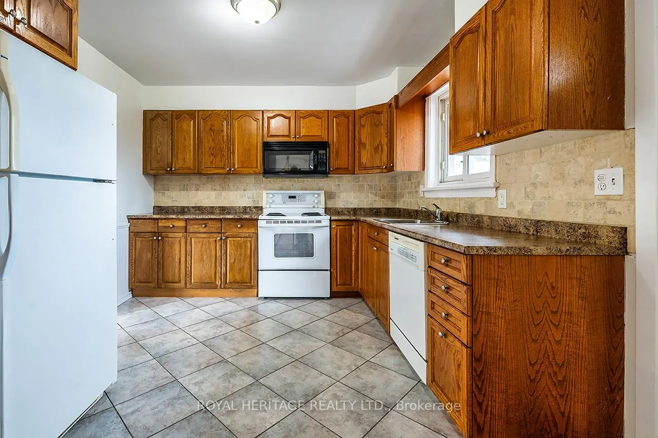Photo 8 of 569 Gibbons Street, Oshawa, McLaughlin — HOMEH