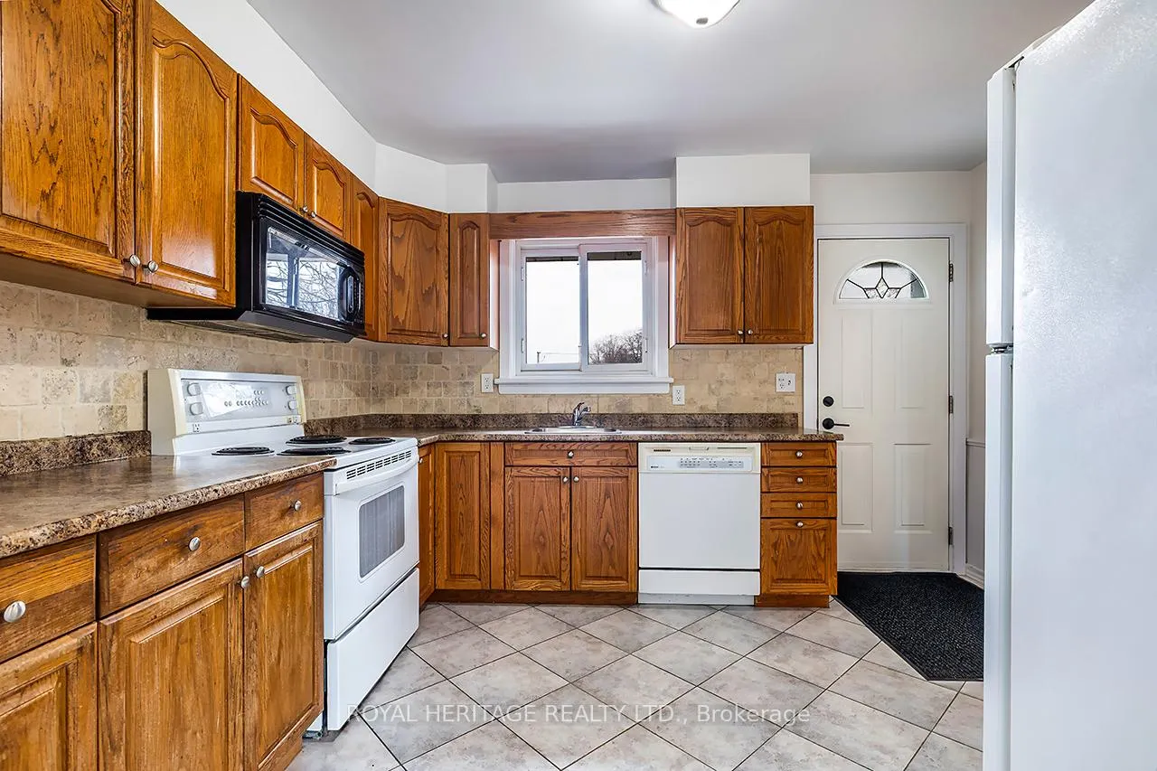 Photo 9 of 569 Gibbons Street, Oshawa, McLaughlin — HOMEH