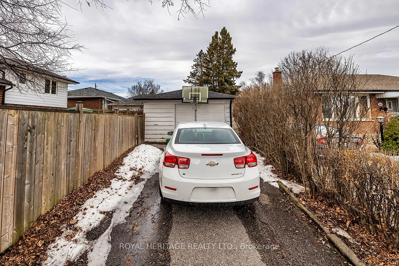 Photo 32 of 569 Gibbons Street, Oshawa, McLaughlin — HOMEH