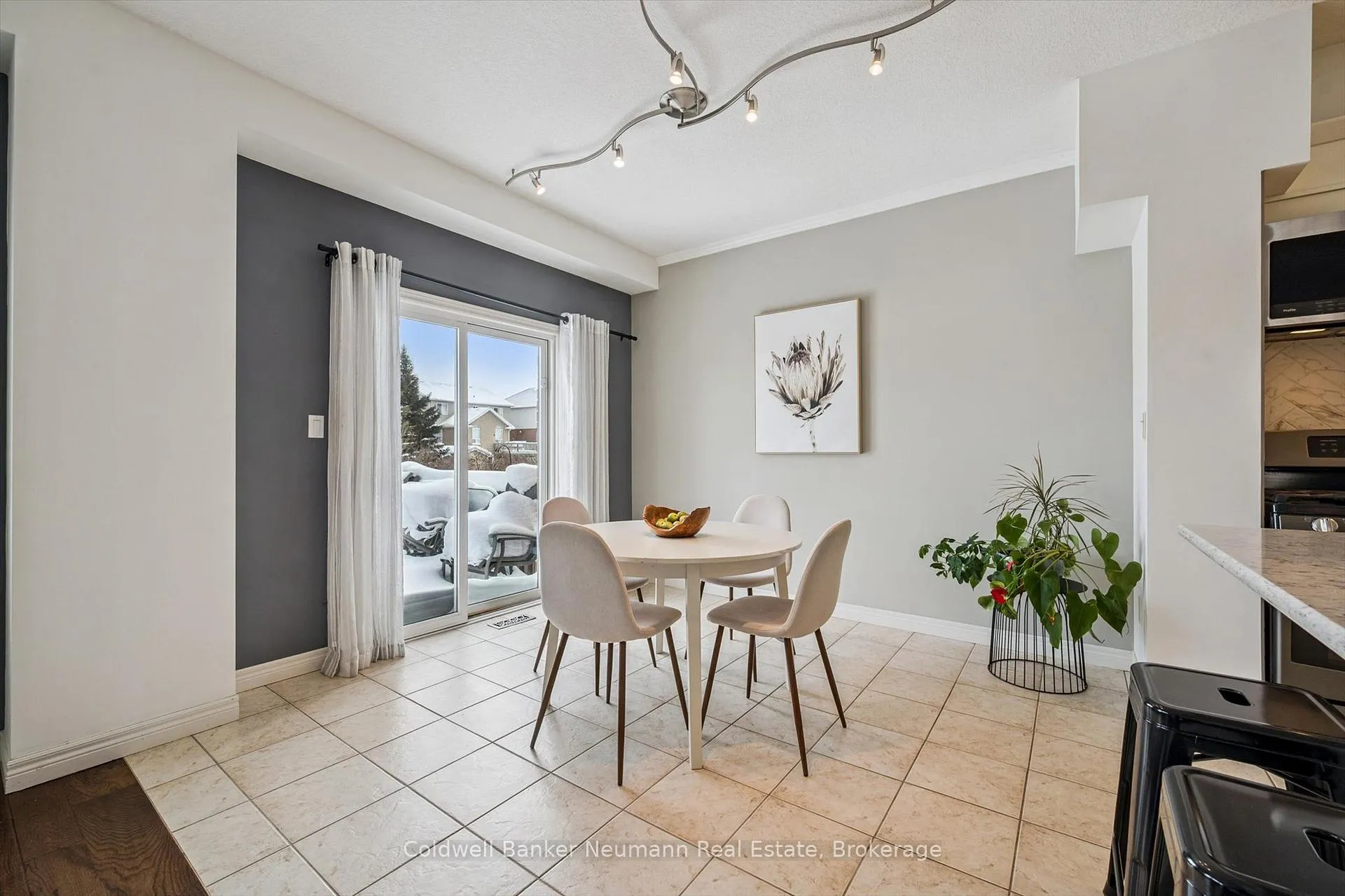 Photo 8 of 23 Spencer Crescent, Guelph, Pineridge/Westminster Woods — HOMEH