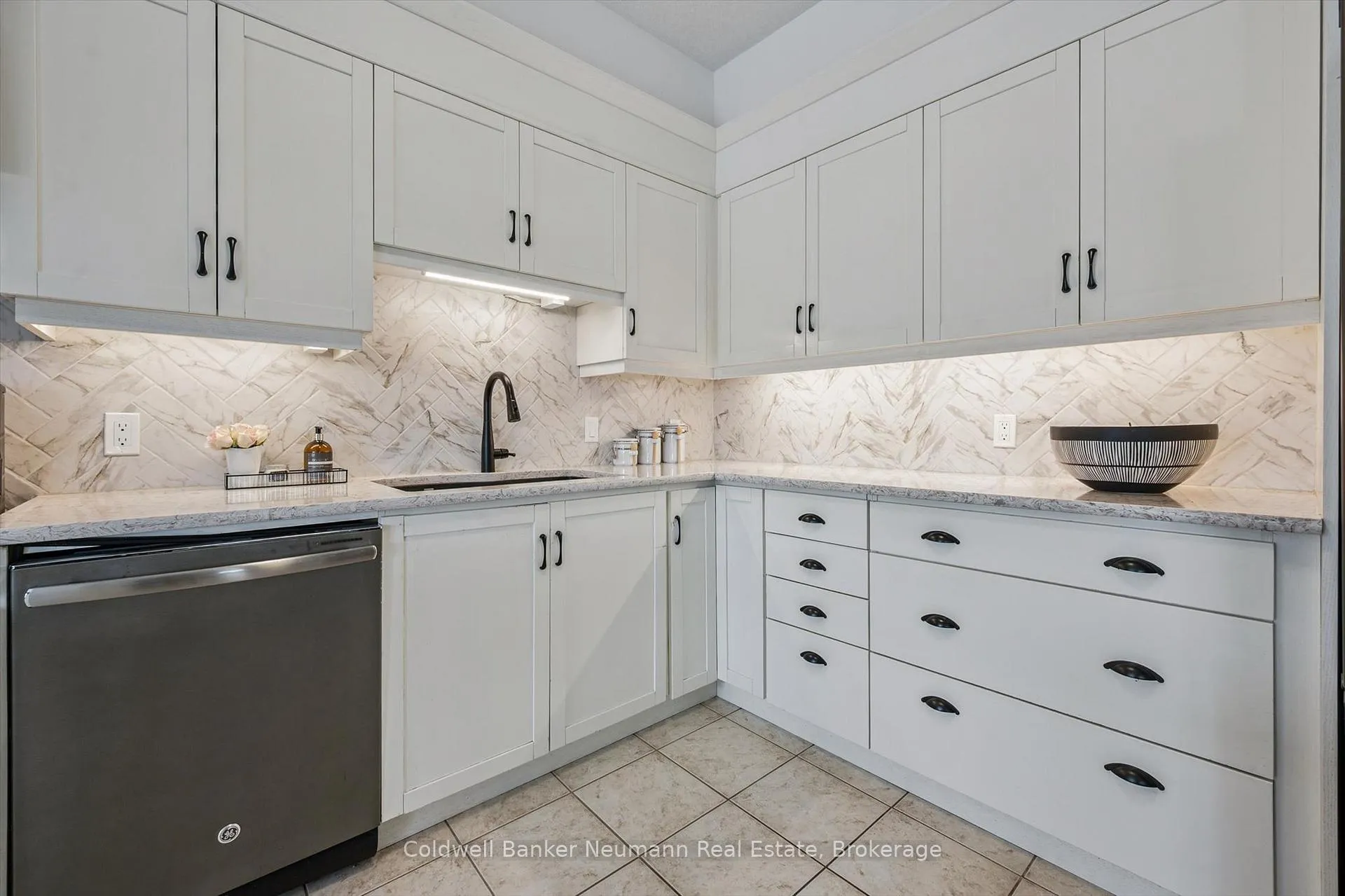 Photo 12 of 23 Spencer Crescent, Guelph, Pineridge/Westminster Woods — HOMEH