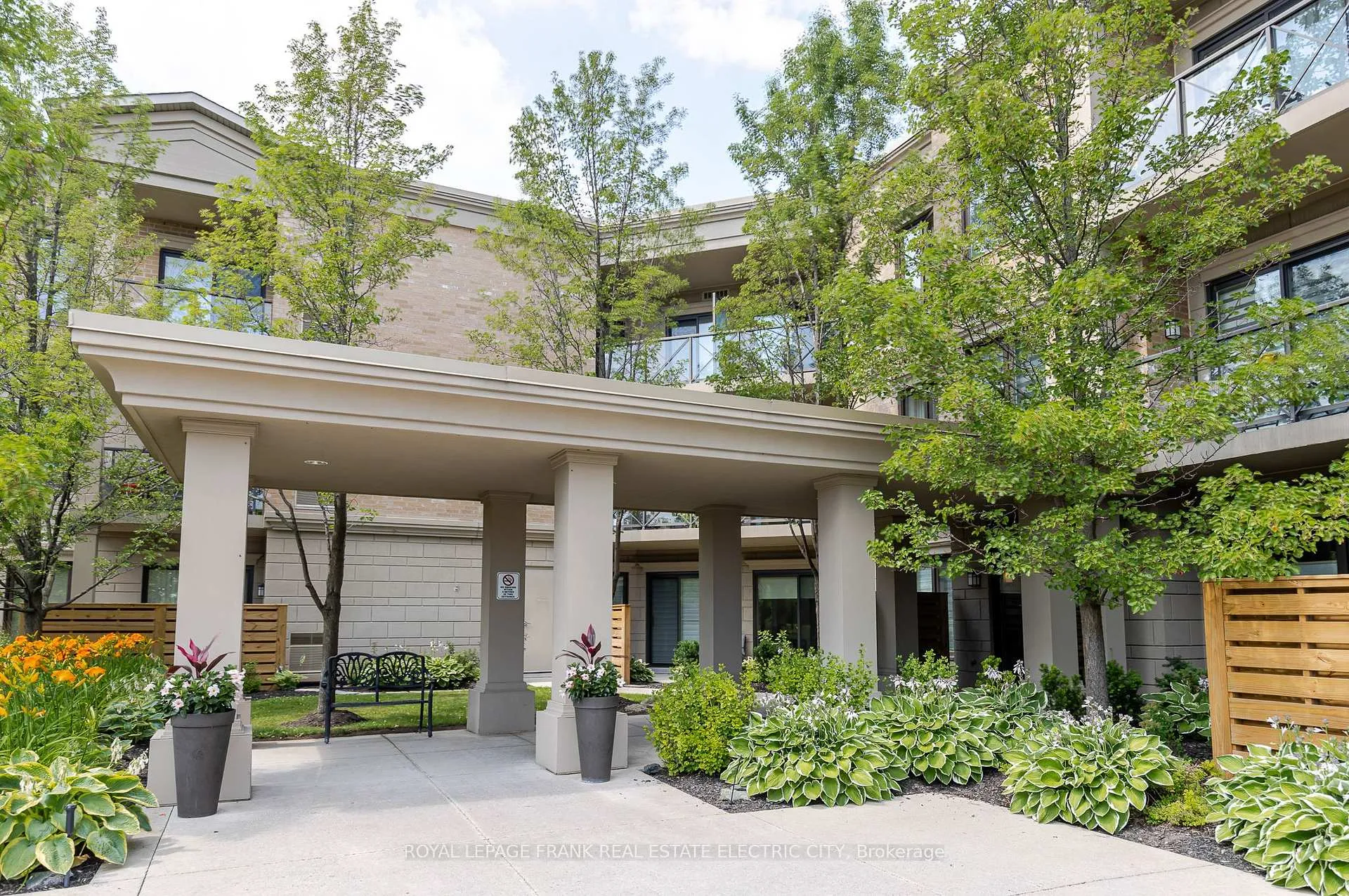 Photo 3 of Unit 105, 869 Clonsilla Avenue, Peterborough, Otonabee Ward 1 — HOMEH