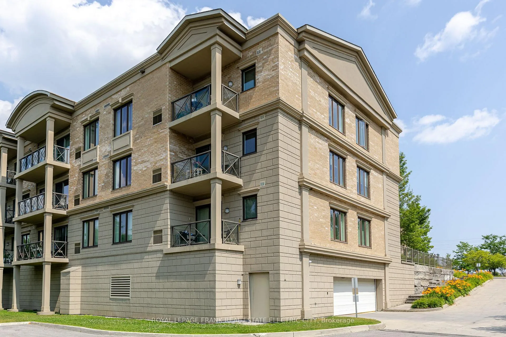 Photo 4 of Unit 105, 869 Clonsilla Avenue, Peterborough, Otonabee Ward 1 — HOMEH