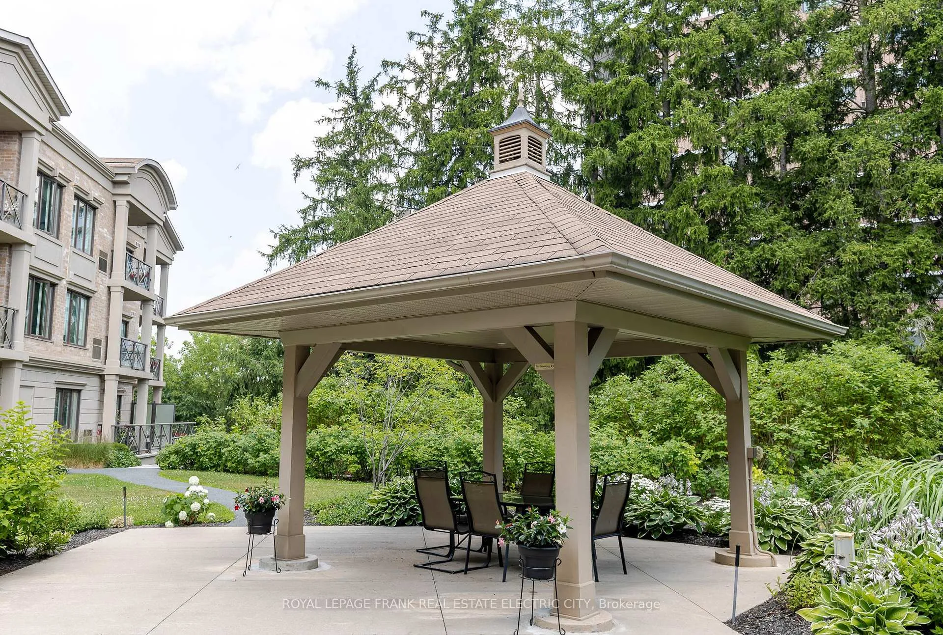 Photo 5 of Unit 105, 869 Clonsilla Avenue, Peterborough, Otonabee Ward 1 — HOMEH