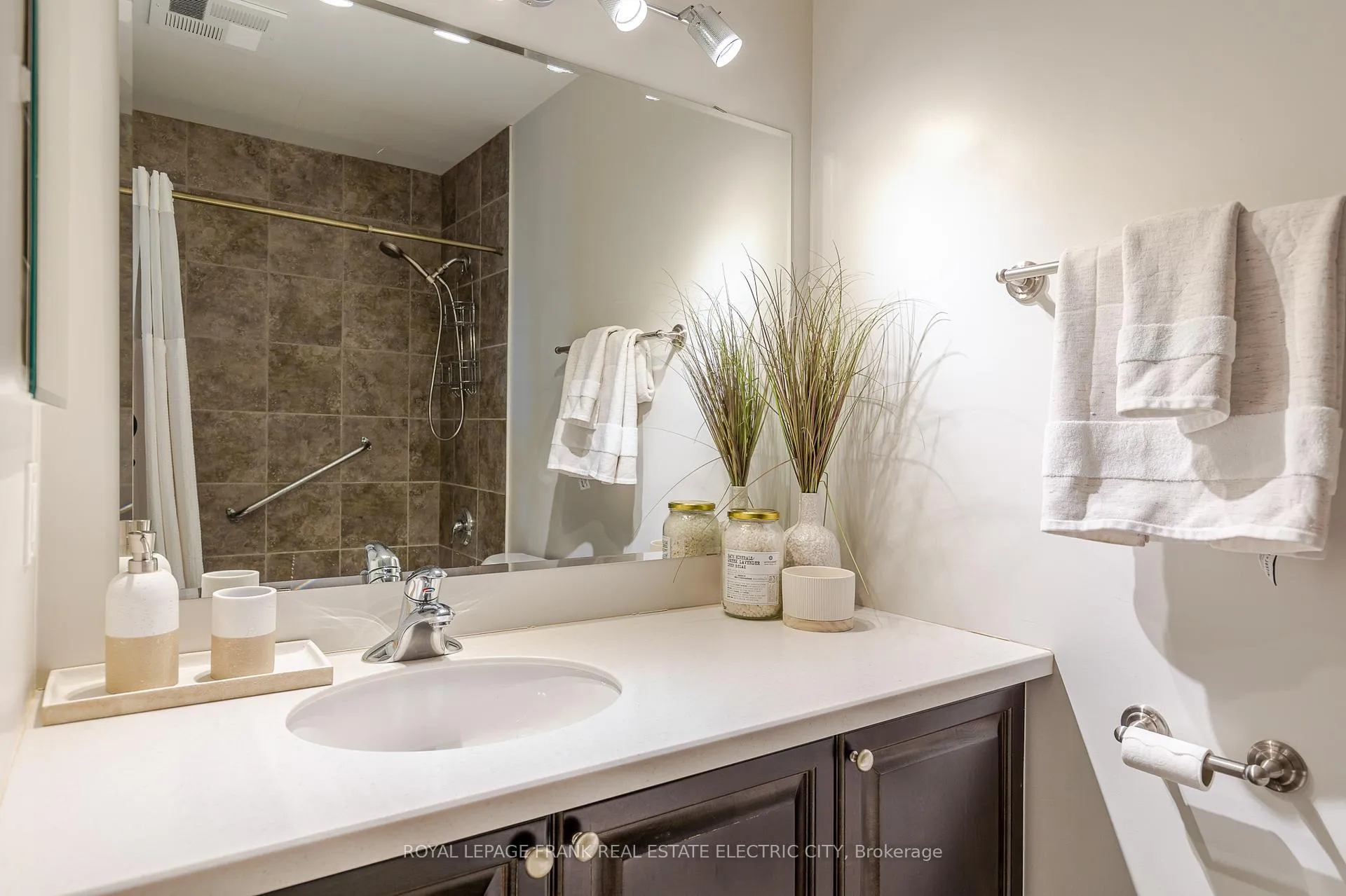 Photo 43 of Unit 105, 869 Clonsilla Avenue, Peterborough, Otonabee Ward 1 — HOMEH