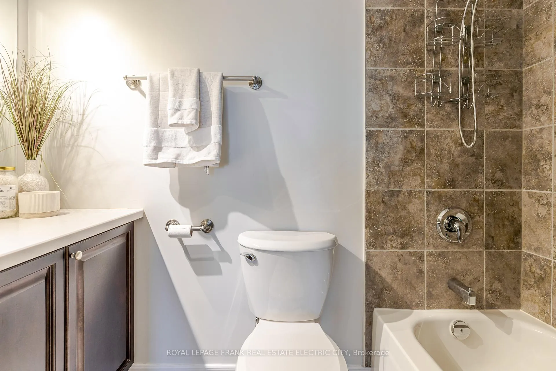 Photo 44 of Unit 105, 869 Clonsilla Avenue, Peterborough, Otonabee Ward 1 — HOMEH